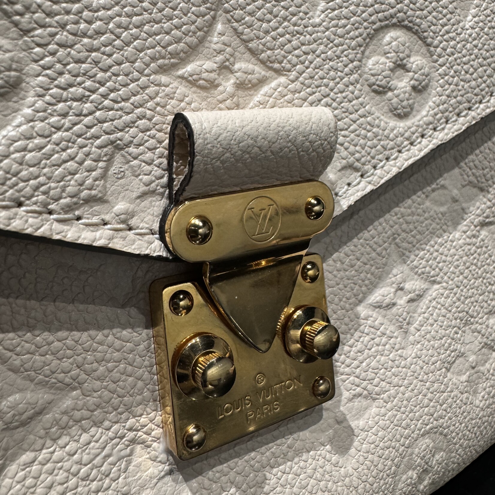 Louis Vuitton Louis Vuitton Pochette Metis