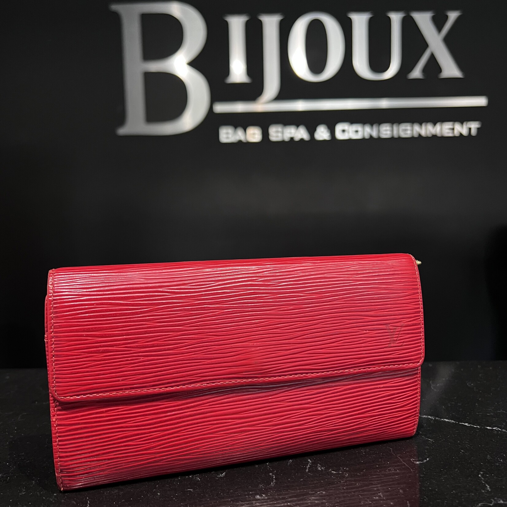 Louis Vuitton Louis Vuitton Sarah Epi Red Wallet