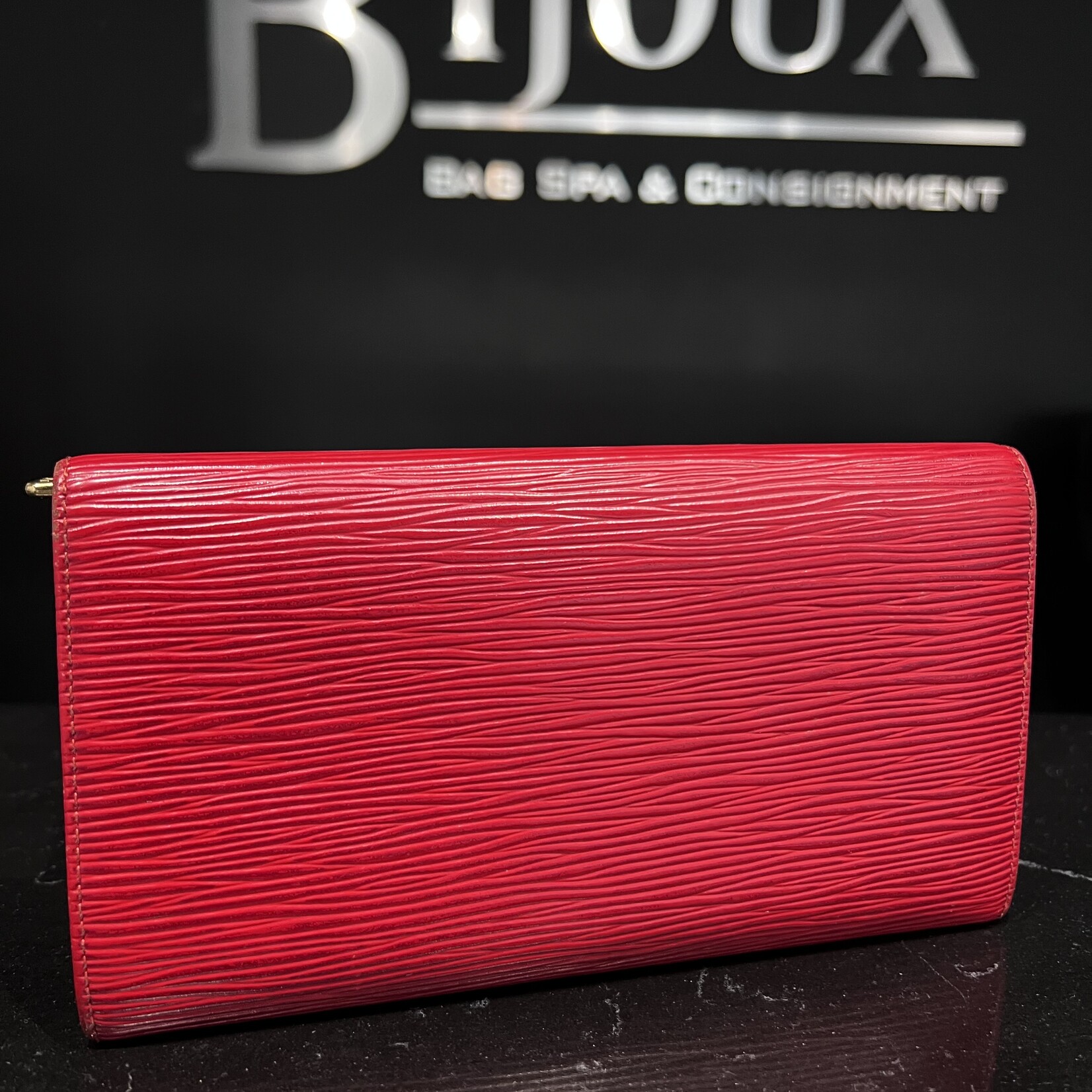 Louis Vuitton Louis Vuitton Sarah Epi Red Wallet