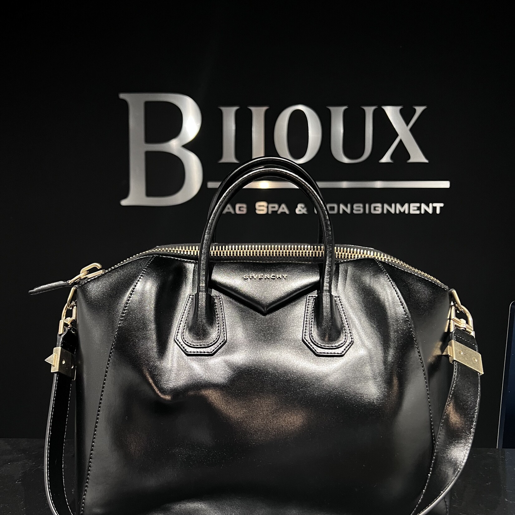 Givenchy SOLD- Givenchy Antigona