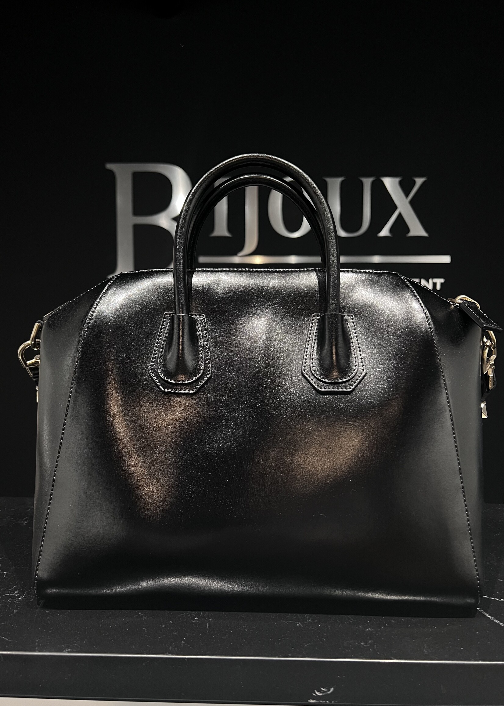 Givenchy SOLD- Givenchy Antigona