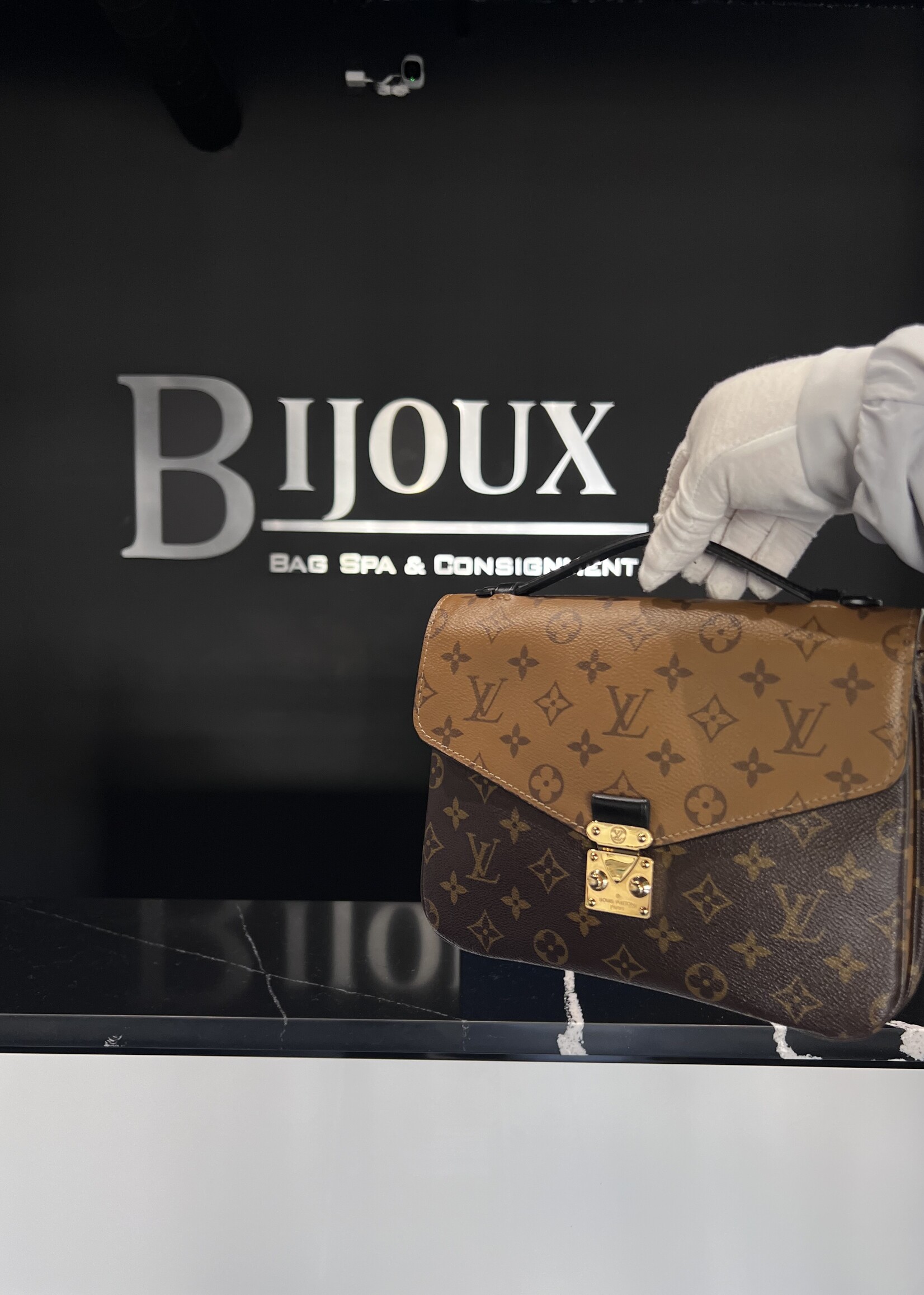 Louis Vuitton SOLD- Louis Vuitton Monogram Reverse Pochette Metis