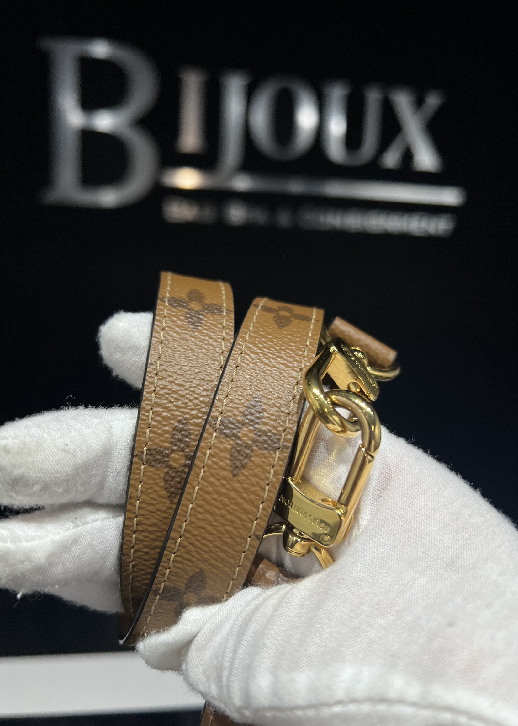 Louis Vuitton SOLD- Louis Vuitton Monogram Reverse Pochette Metis