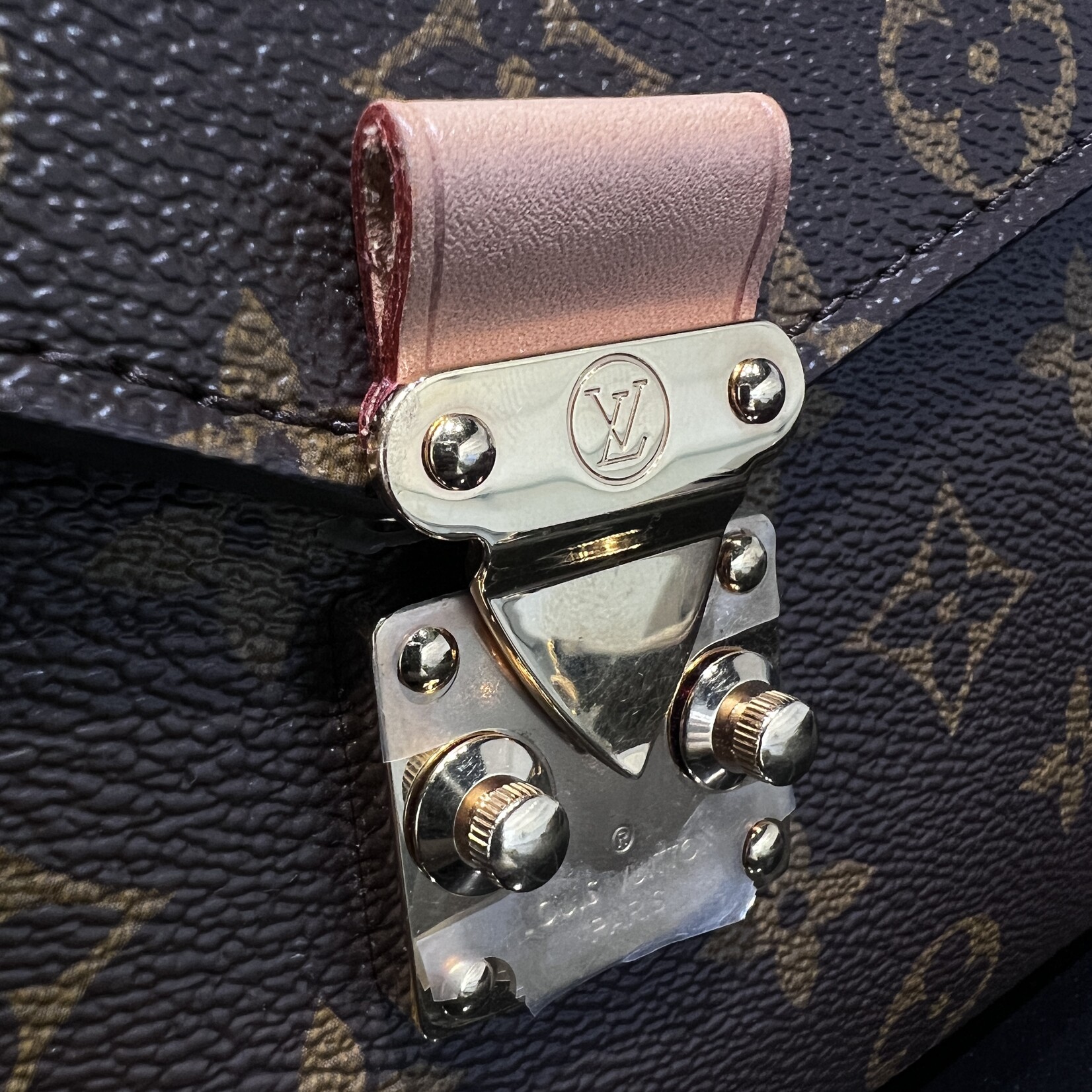 Louis Vuitton Louis Vuitton Pochette Metis