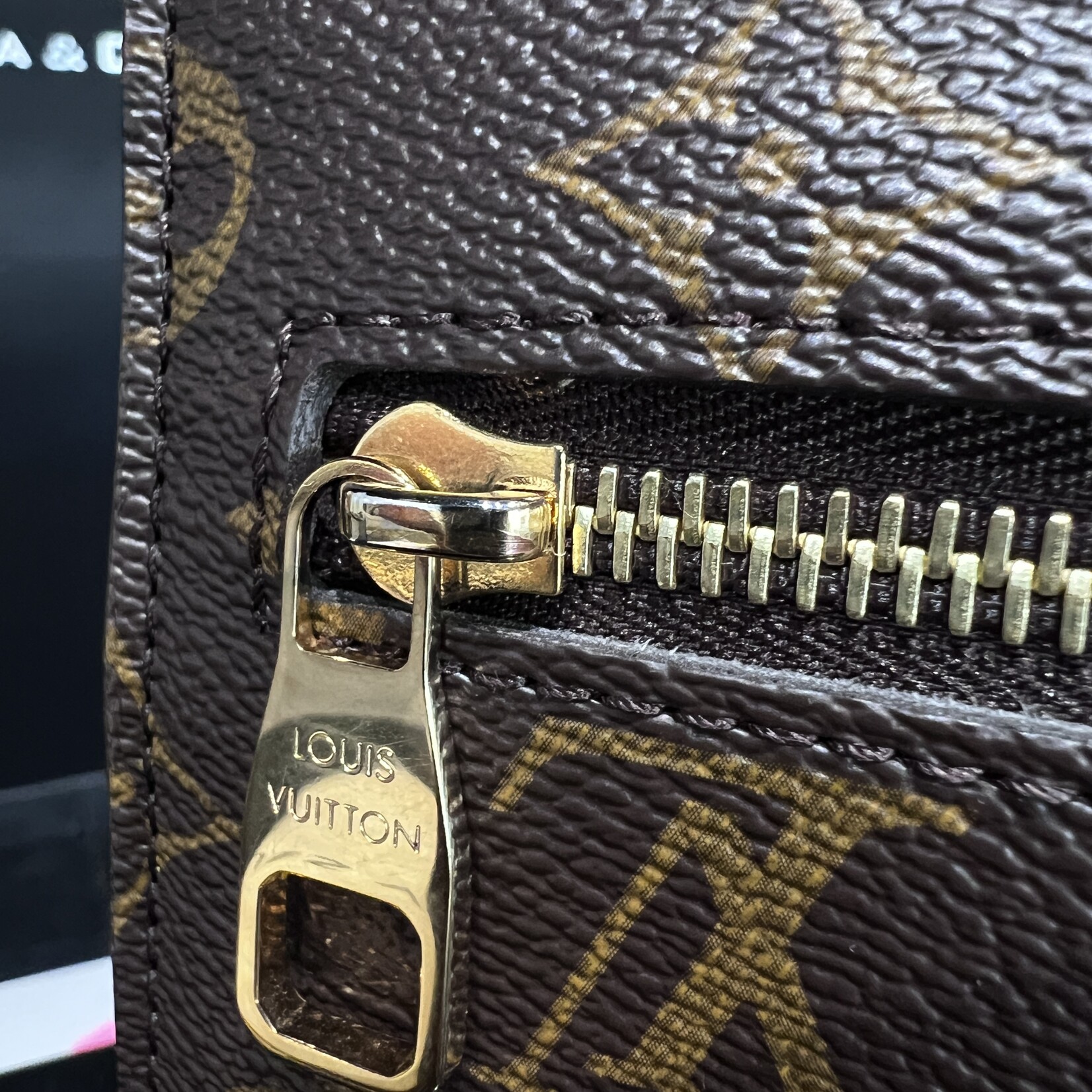 Louis Vuitton Louis Vuitton Pochette Metis
