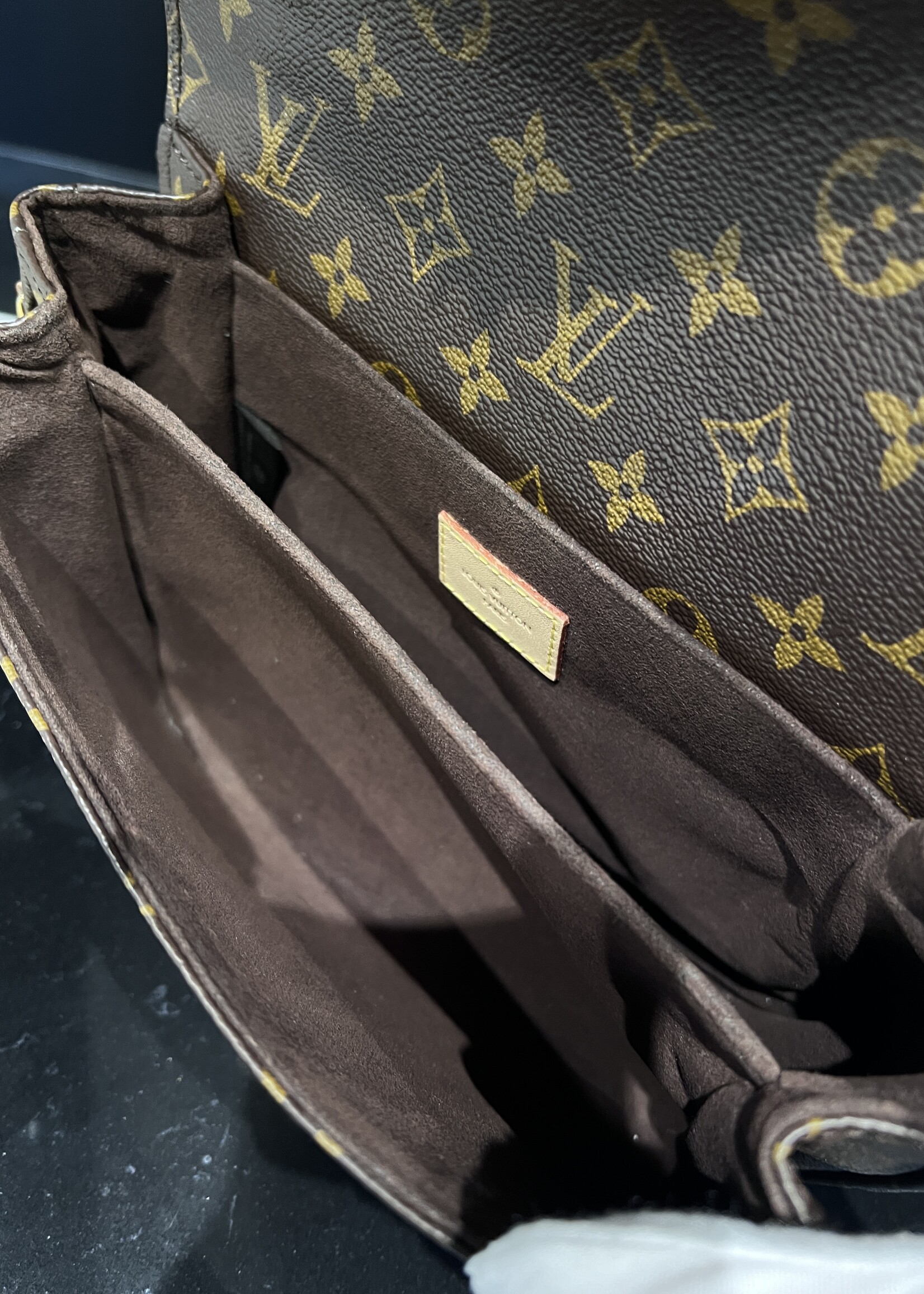 Louis Vuitton Louis Vuitton Pochette Metis