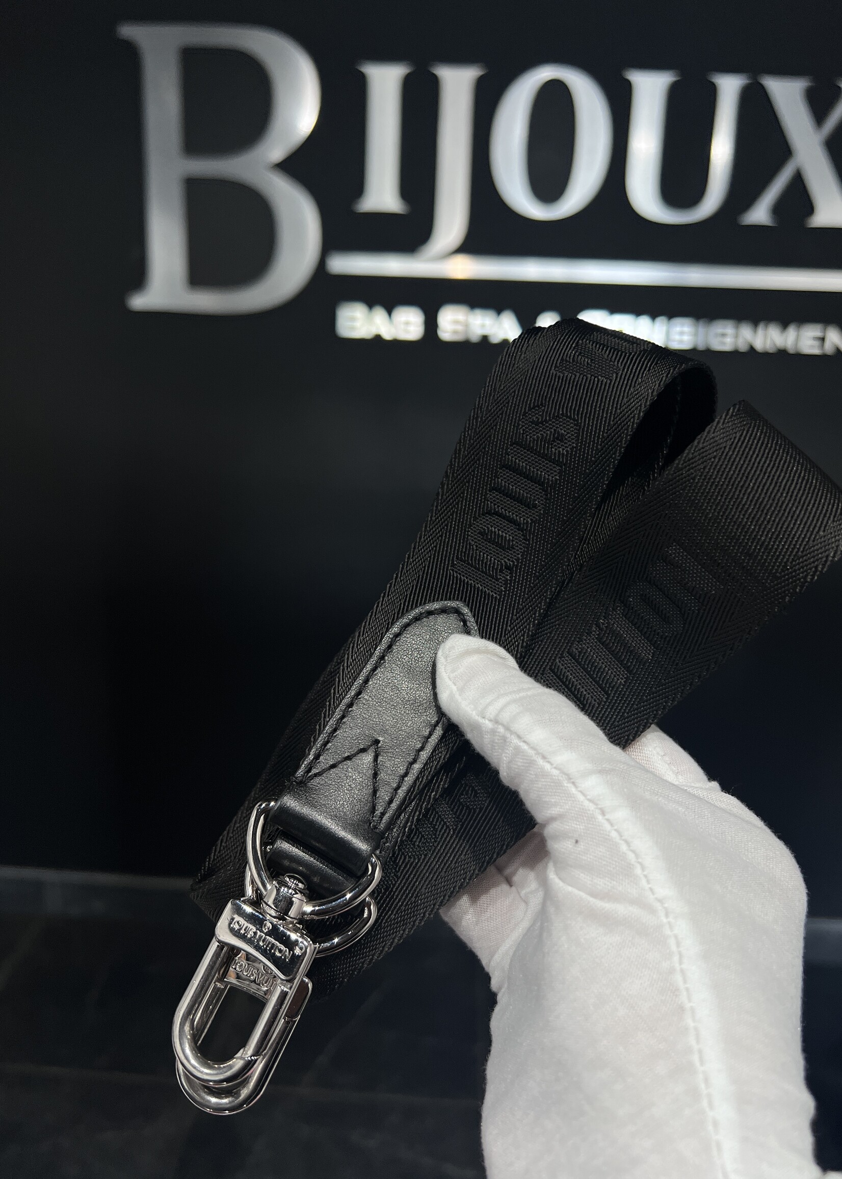 Louis Vuitton SOLD- Louis Vuitton Damier Graphite 3D Trio Messenger