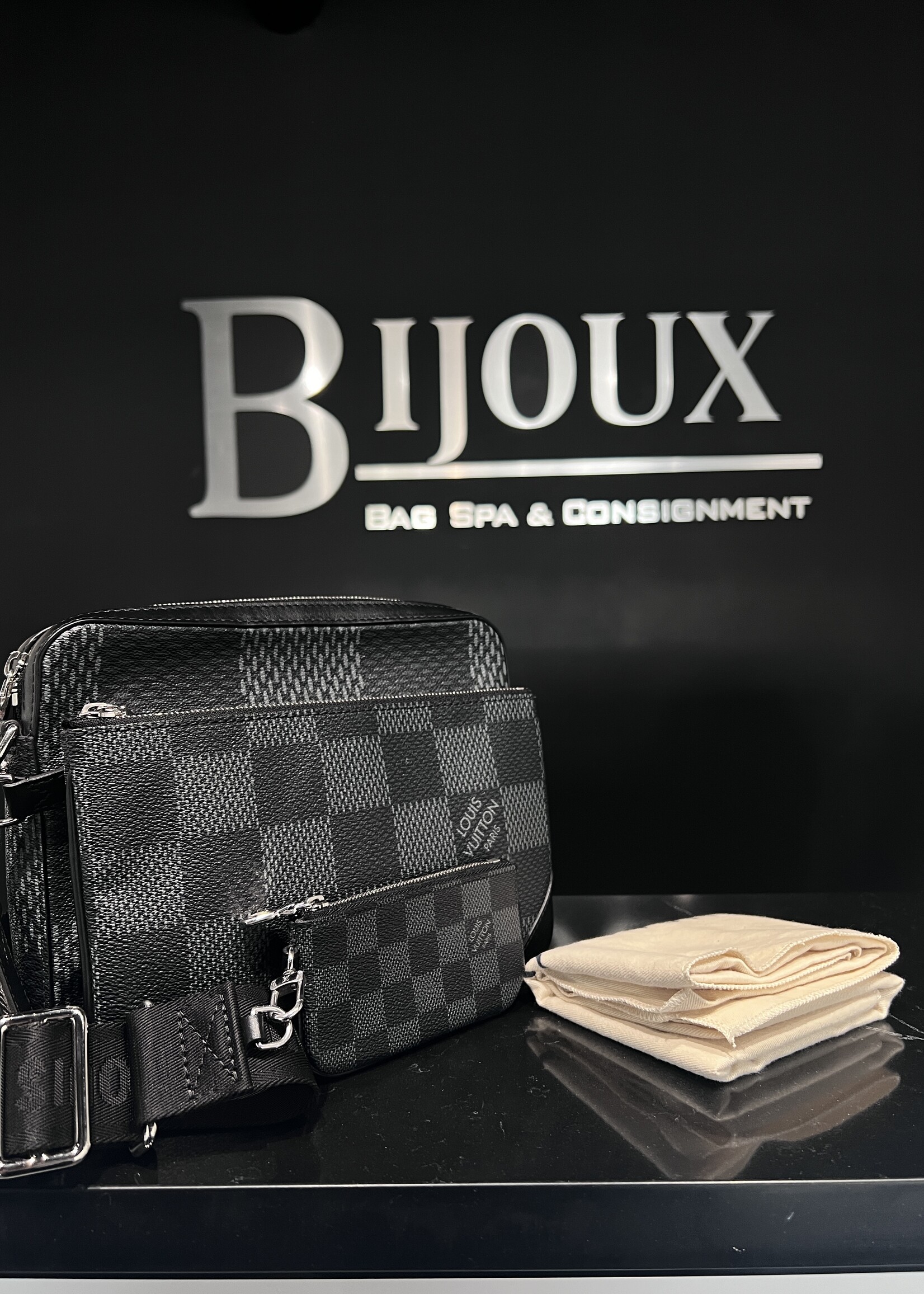 Louis Vuitton SOLD- Louis Vuitton Damier Graphite 3D Trio Messenger
