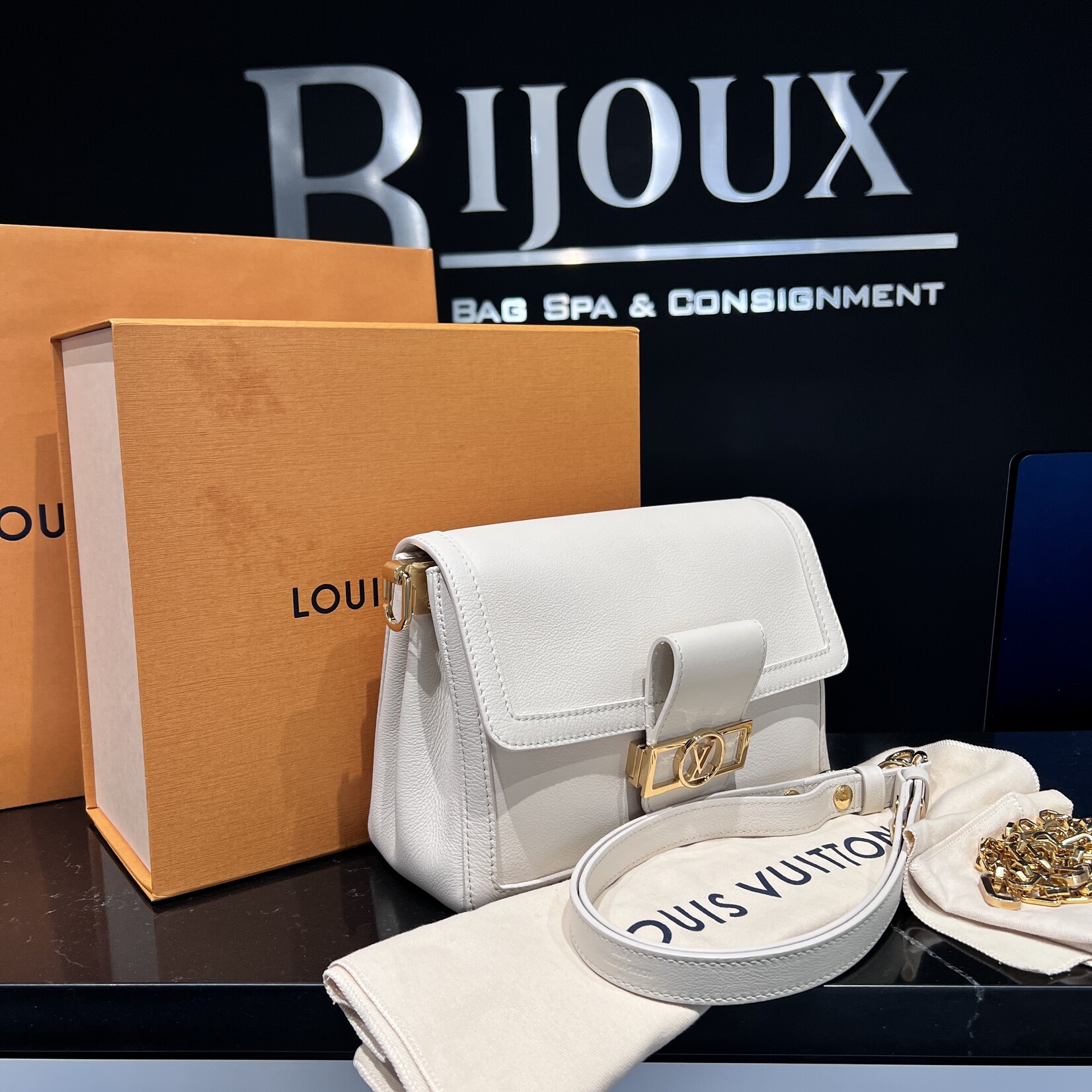 Louis Vuitton Louis Vuitton Dauphine Soft MM