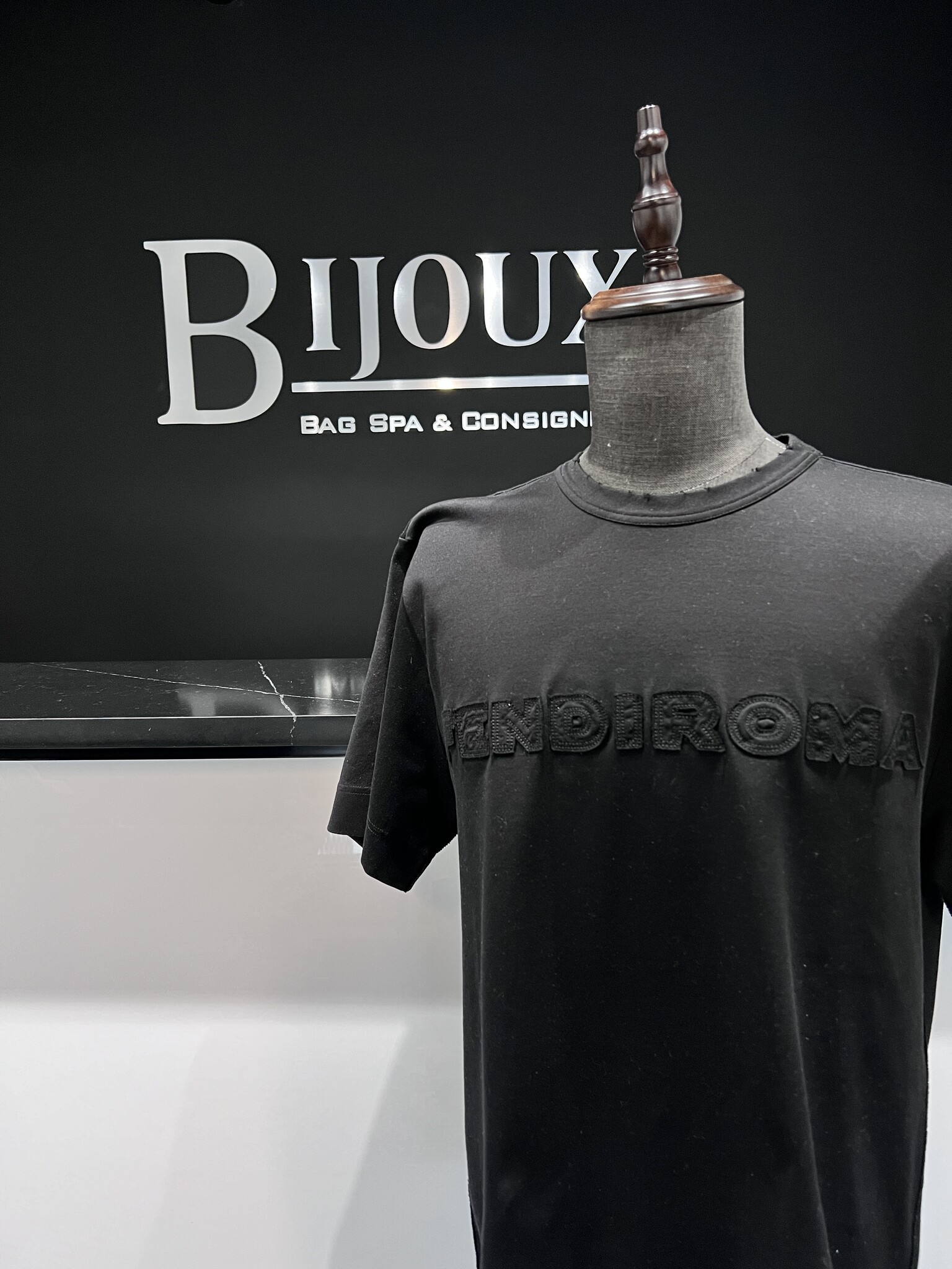 Fendi Men's Black T-shirt - Bijoux Bag Spa & Consignment