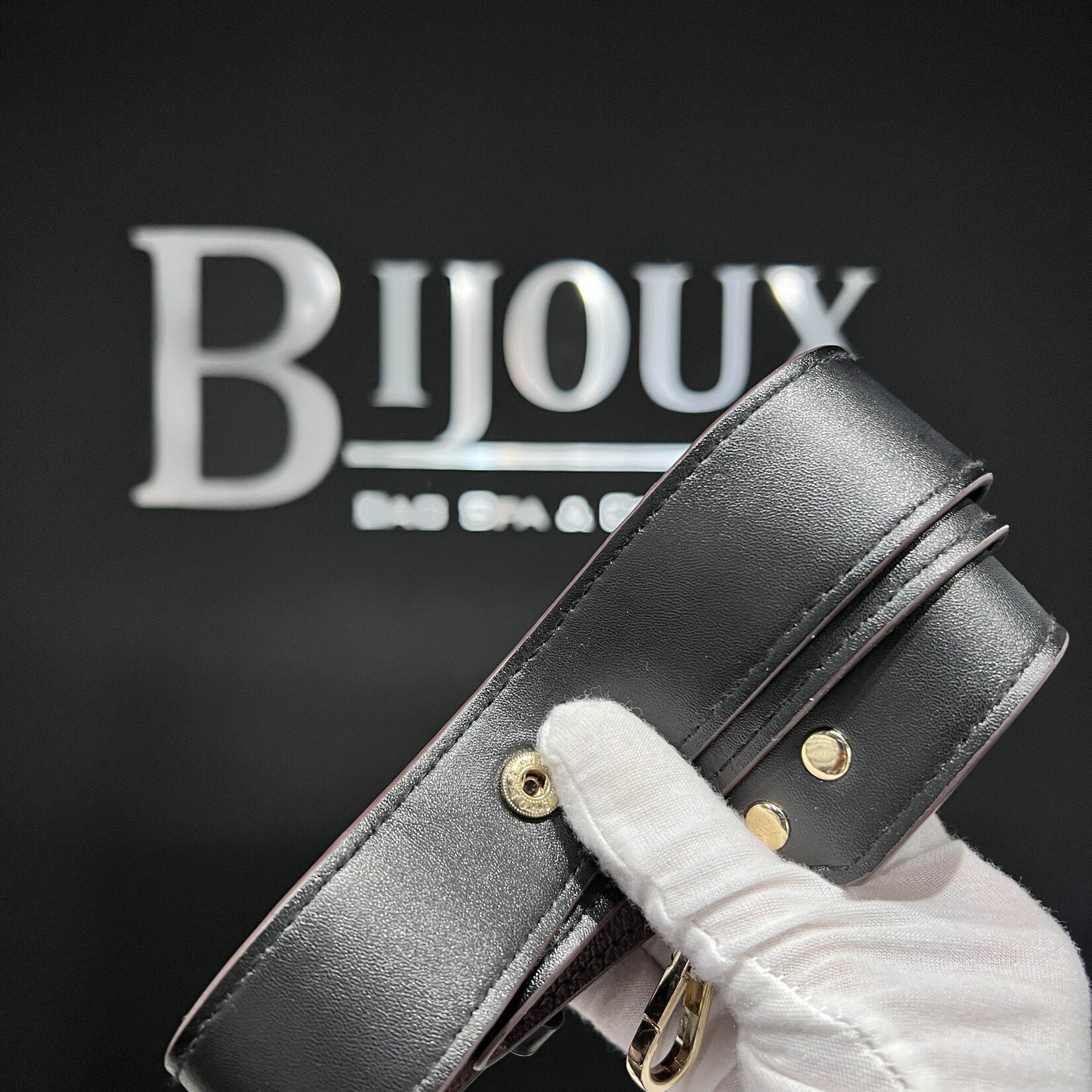 Louis Vuitton SOLD - Louis Vuitton Toiletry 26