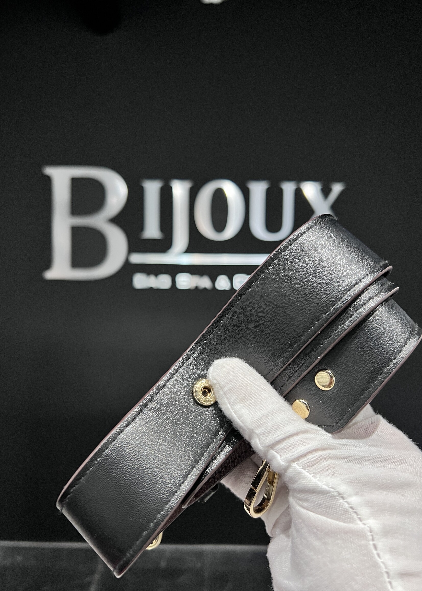 Louis Vuitton SOLD - Louis Vuitton Toiletry 26