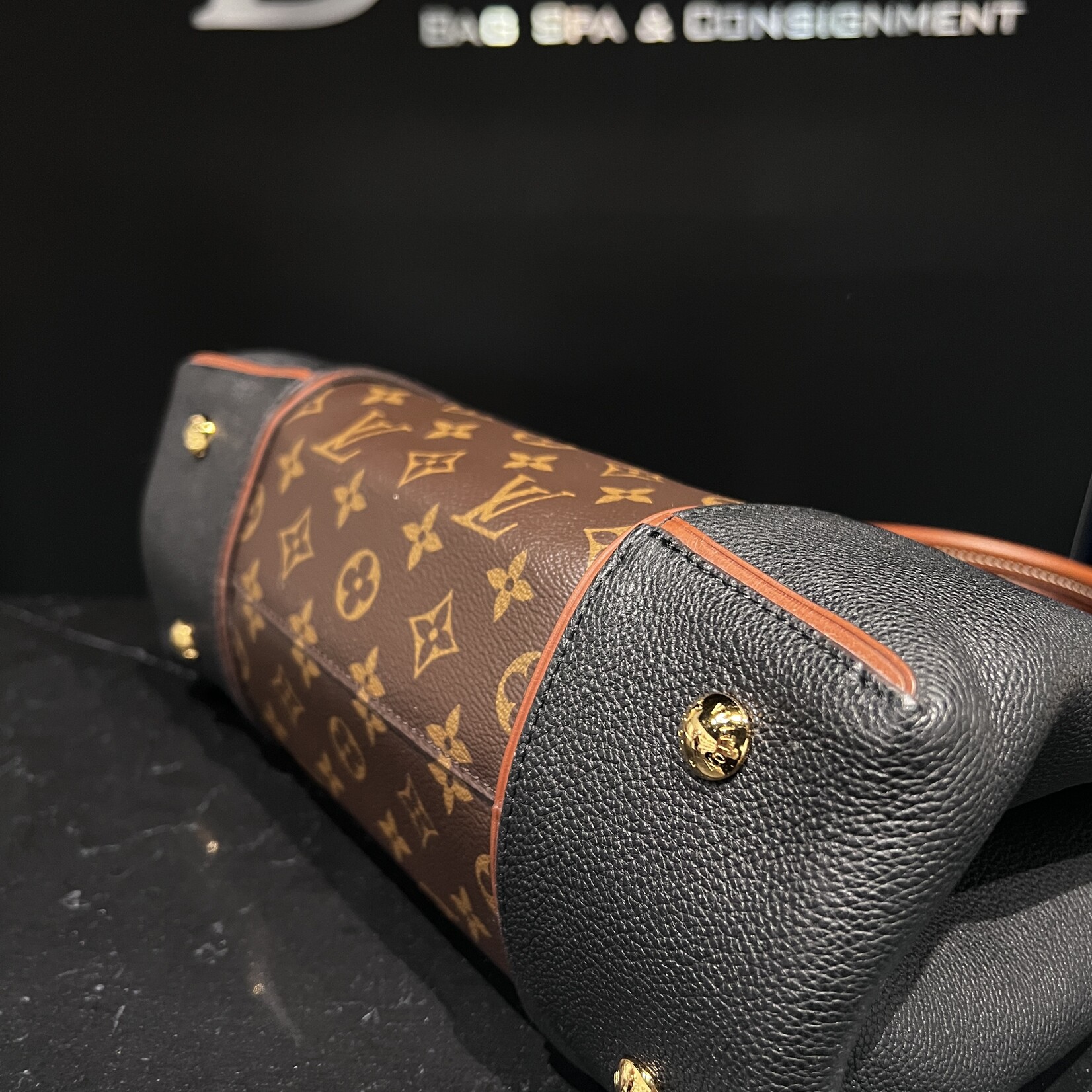 Louis Vuitton Louis Vuitton W Tote