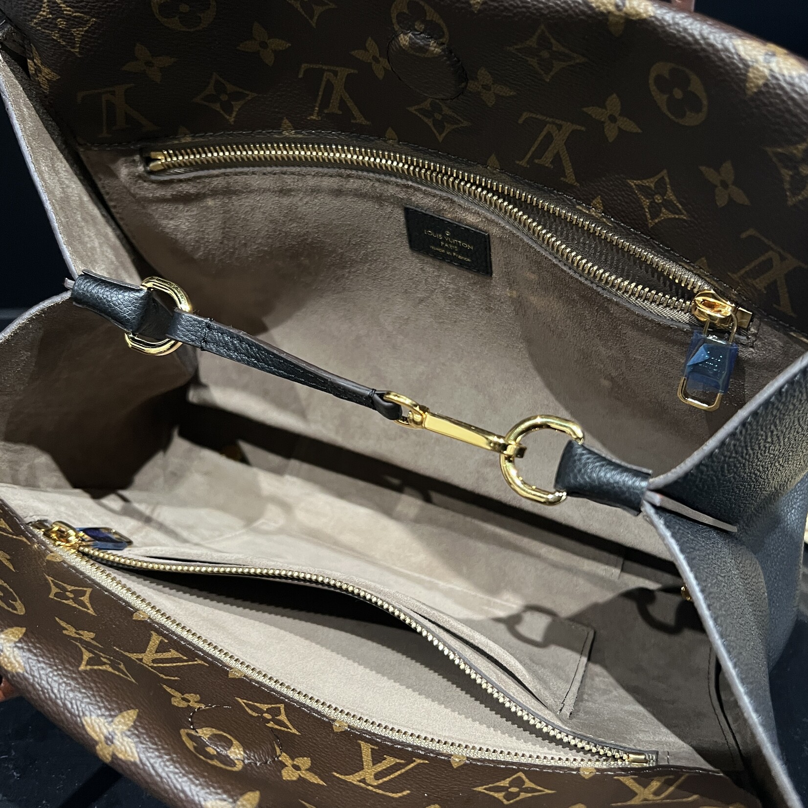 Louis Vuitton Louis Vuitton W Tote