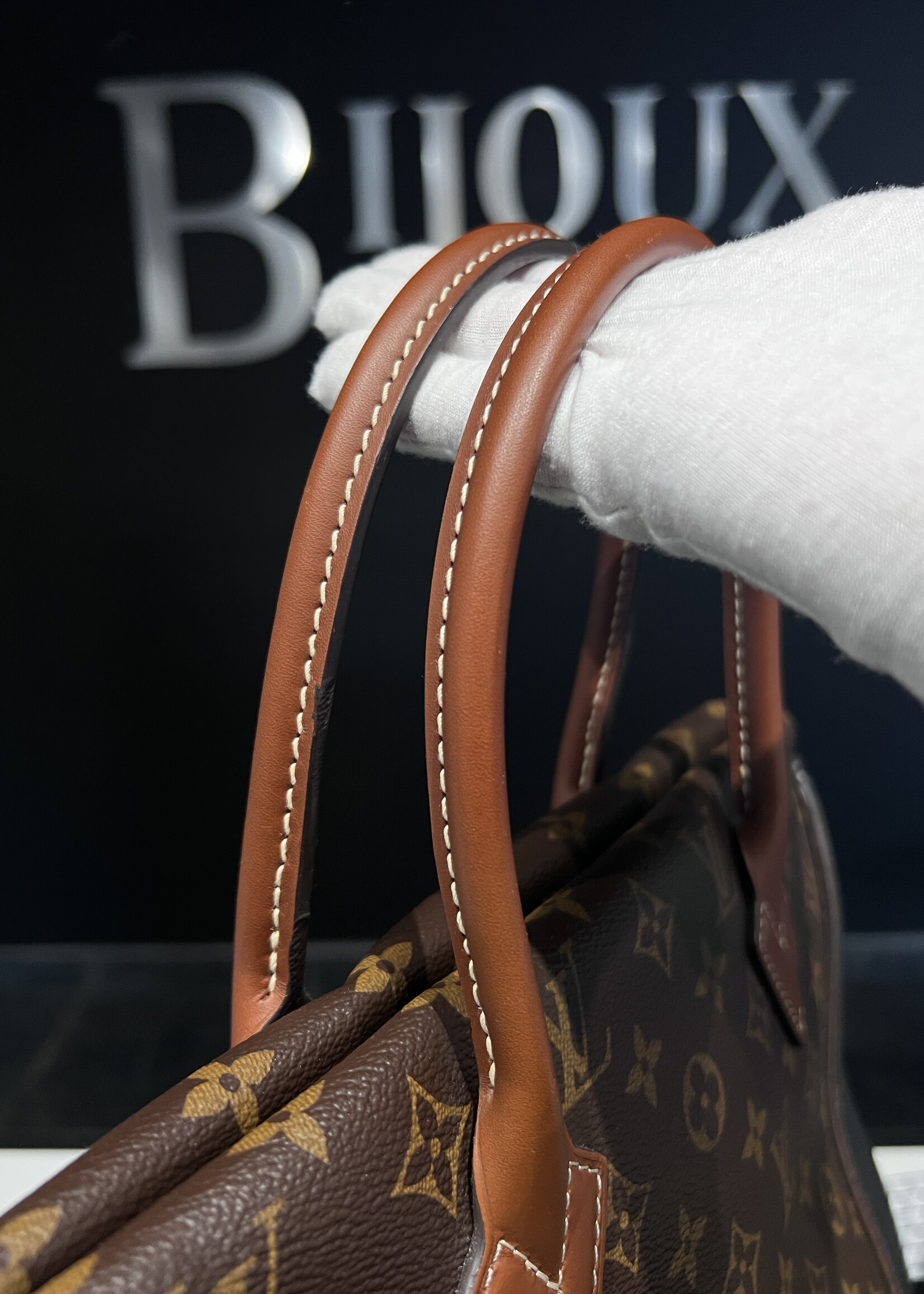 Louis Vuitton Louis Vuitton W Tote