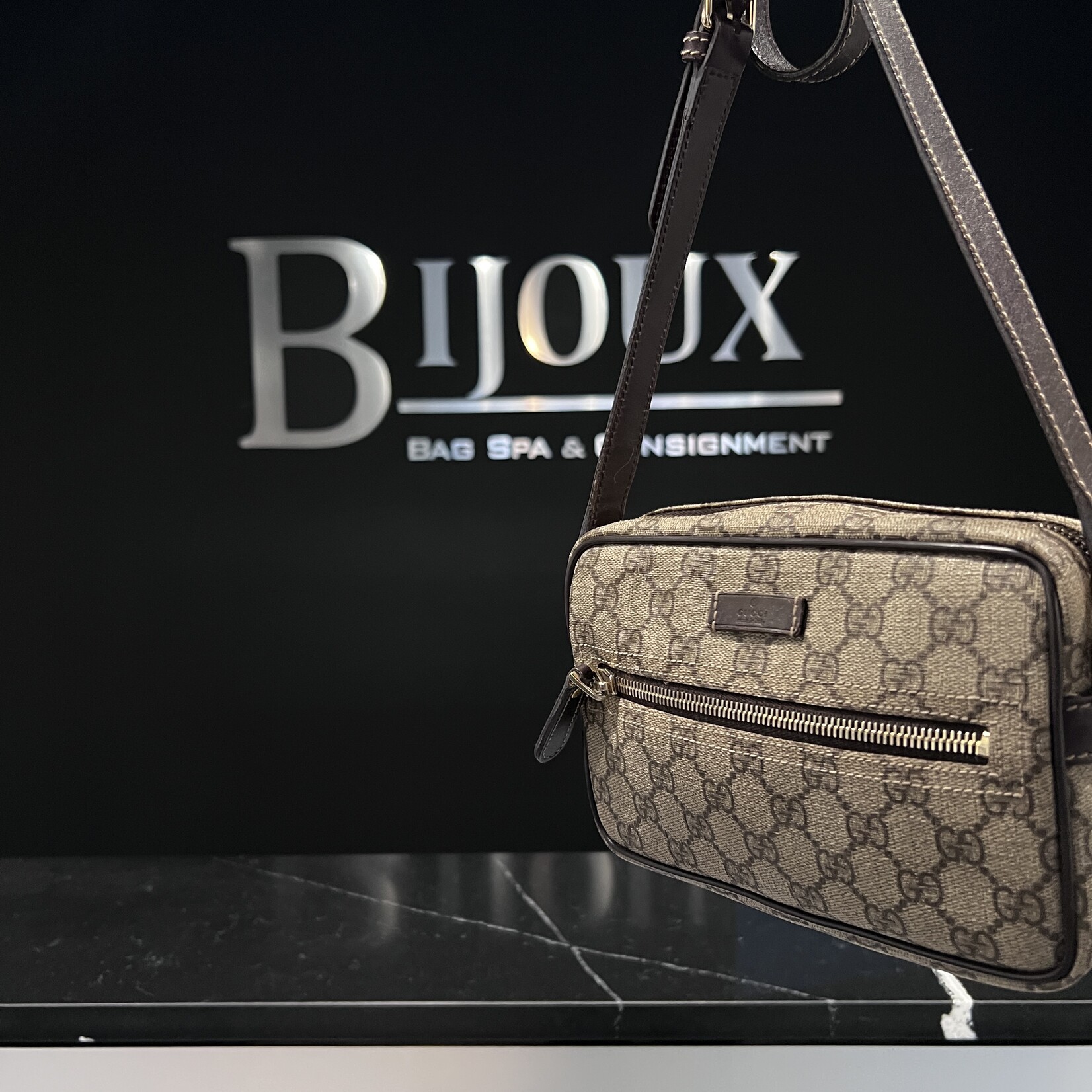 Gucci SOLD - Gucci Supreme Camera Bag