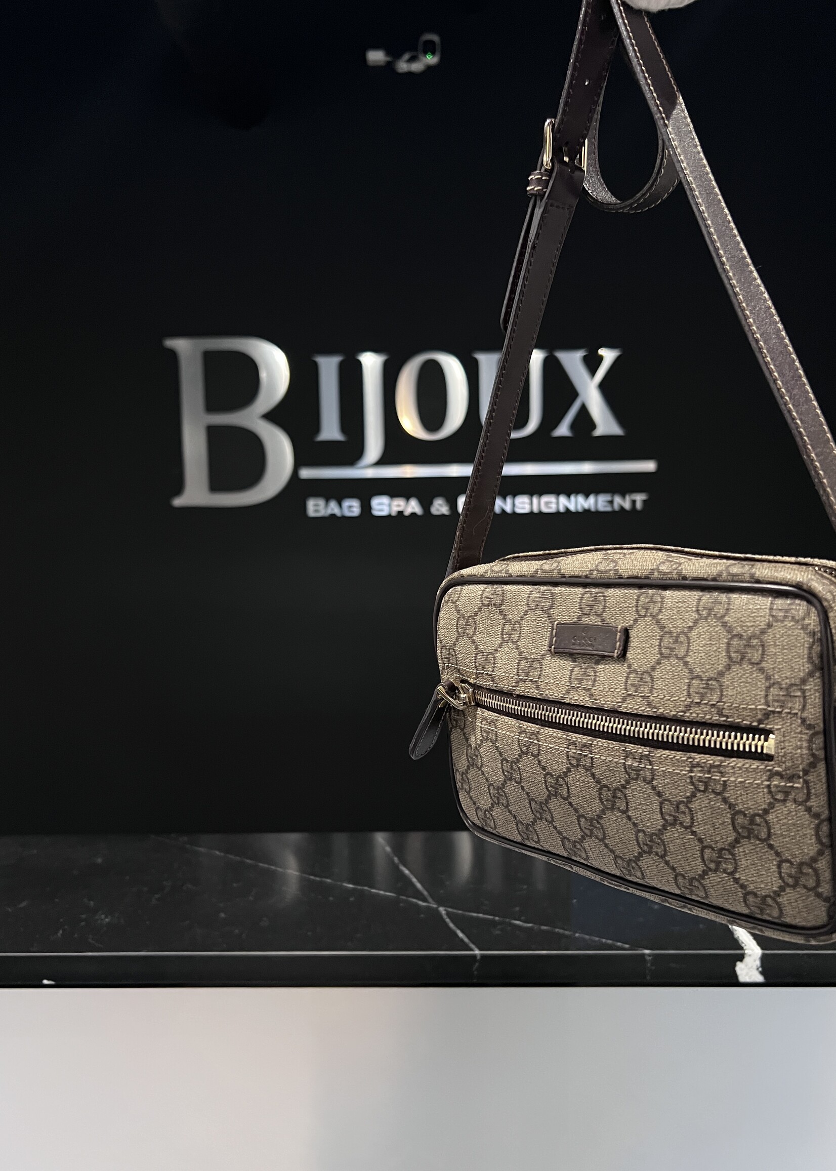 Gucci SOLD - Gucci Supreme Camera Bag