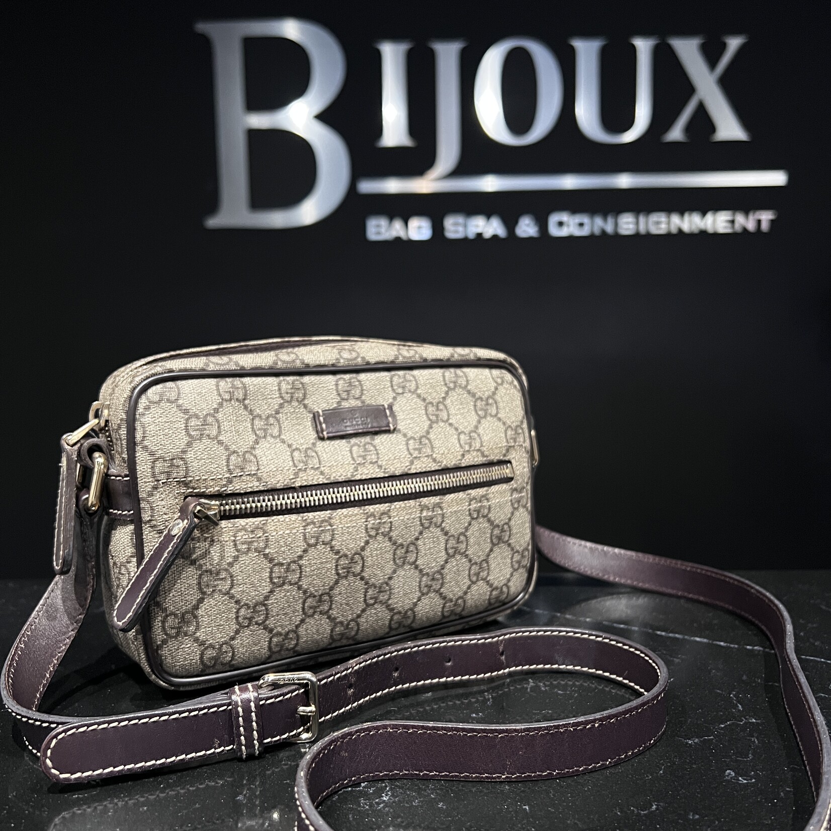 Gucci SOLD - Gucci Supreme Camera Bag