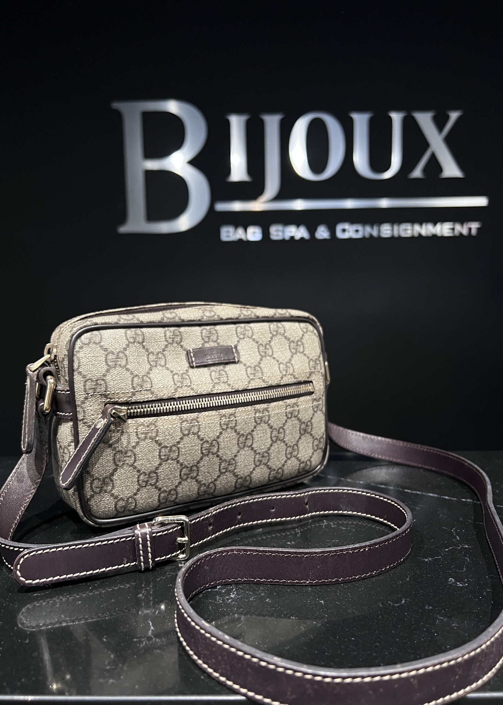 Gucci SOLD - Gucci Supreme Camera Bag