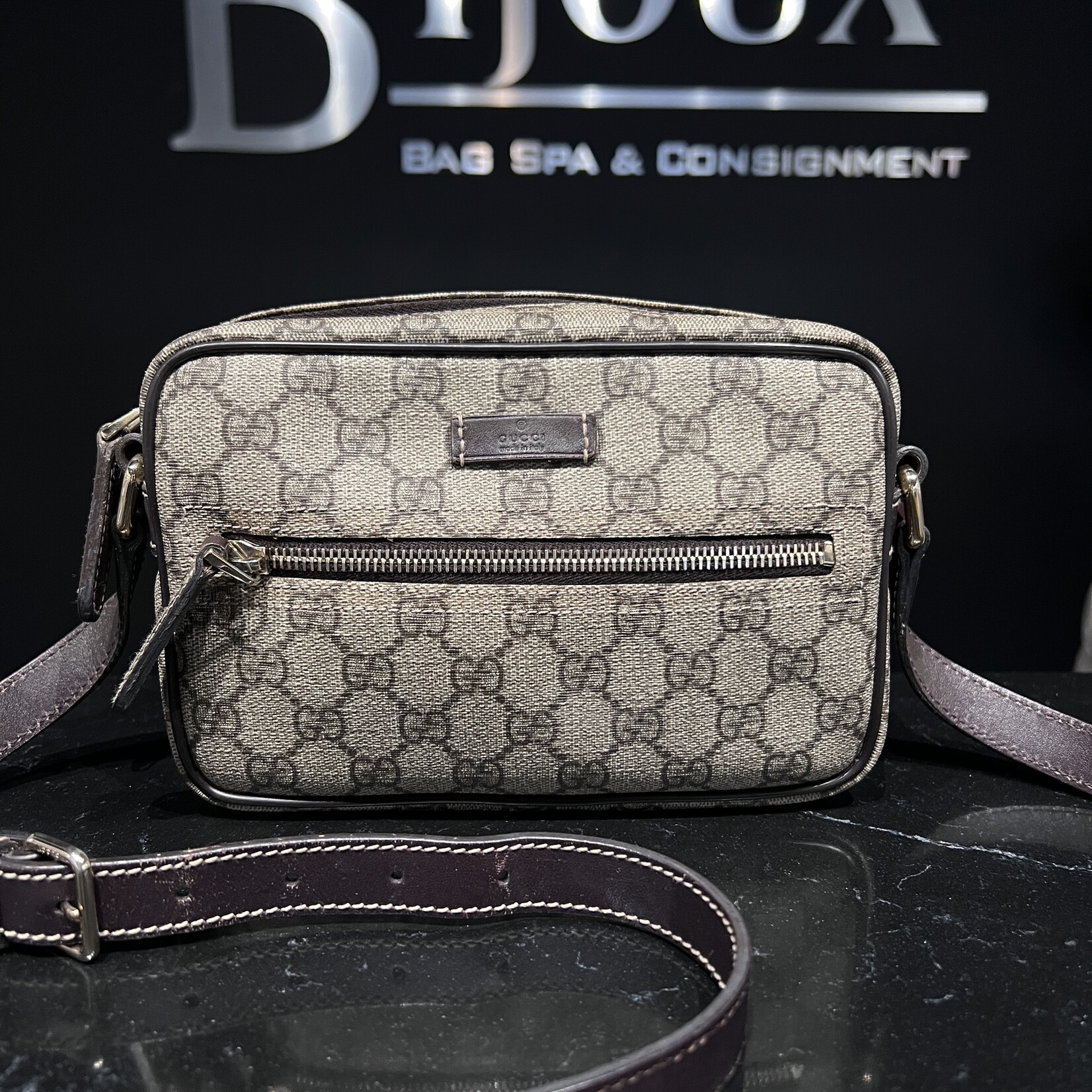 Gucci SOLD - Gucci Supreme Camera Bag