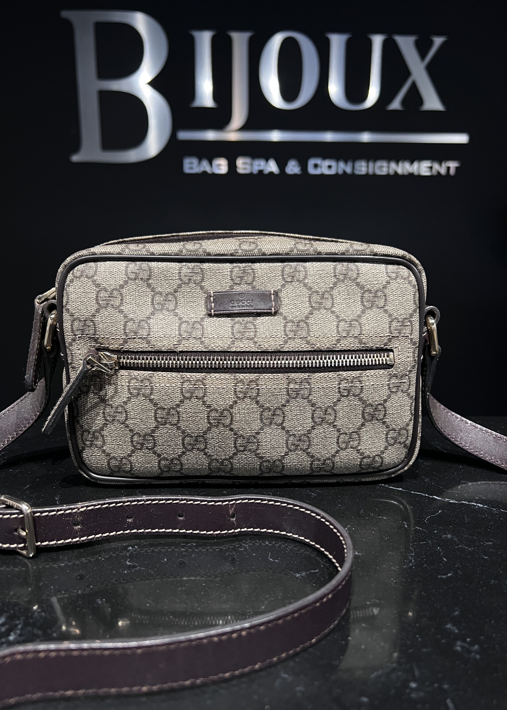 Gucci SOLD - Gucci Supreme Camera Bag