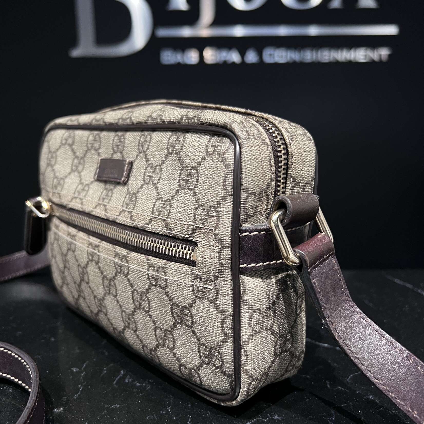 Gucci SOLD - Gucci Supreme Camera Bag