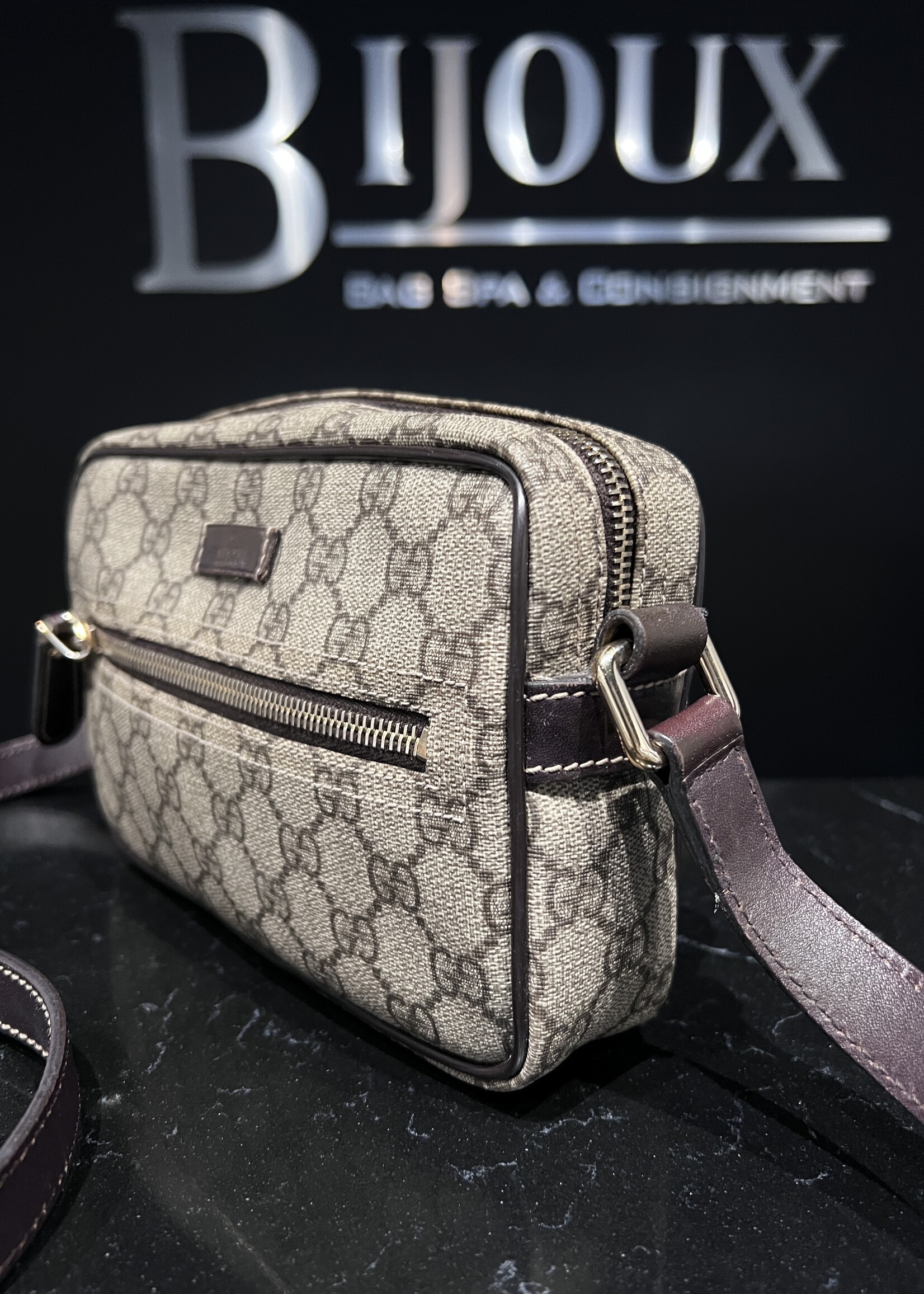 Gucci SOLD - Gucci Supreme Camera Bag