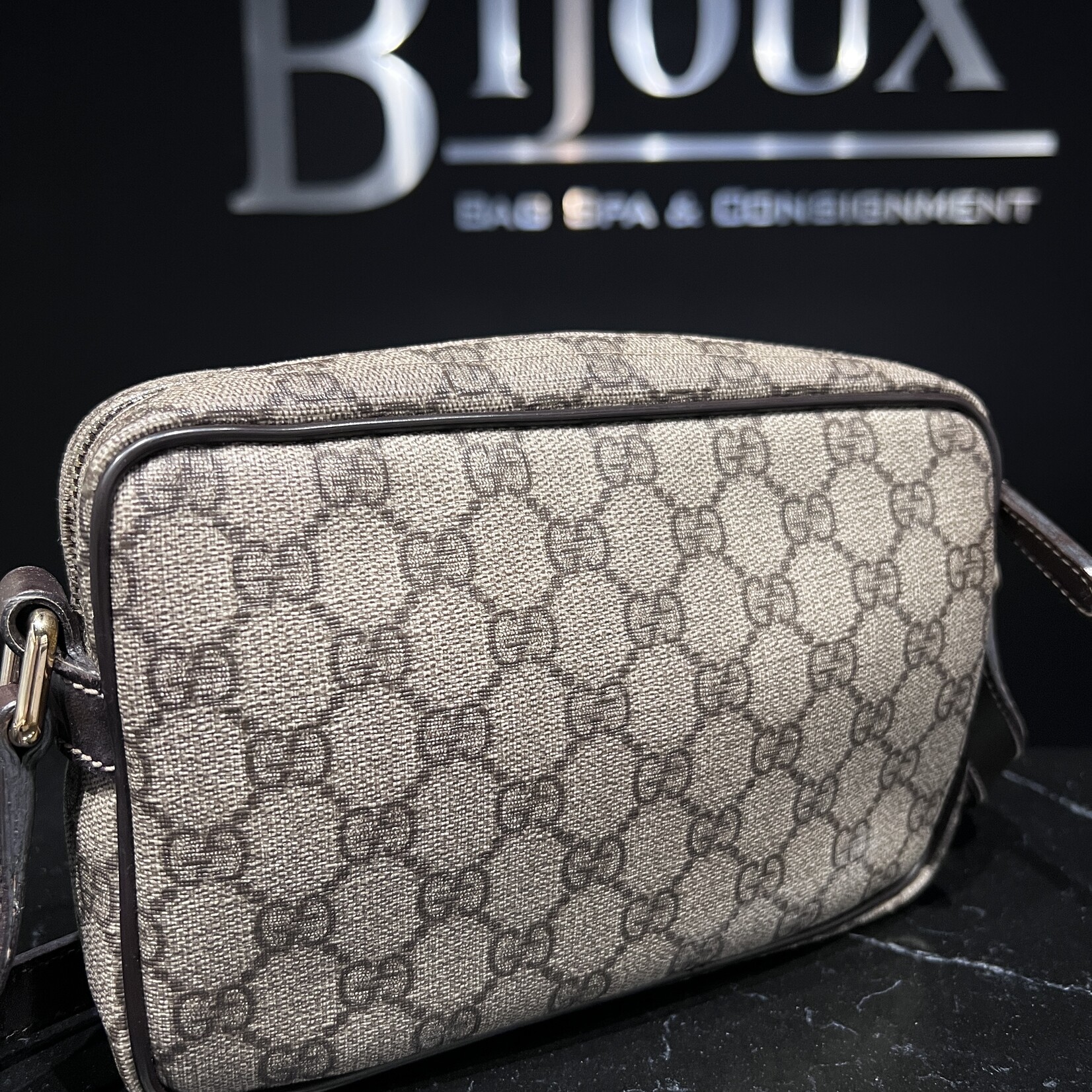 Gucci SOLD - Gucci Supreme Camera Bag