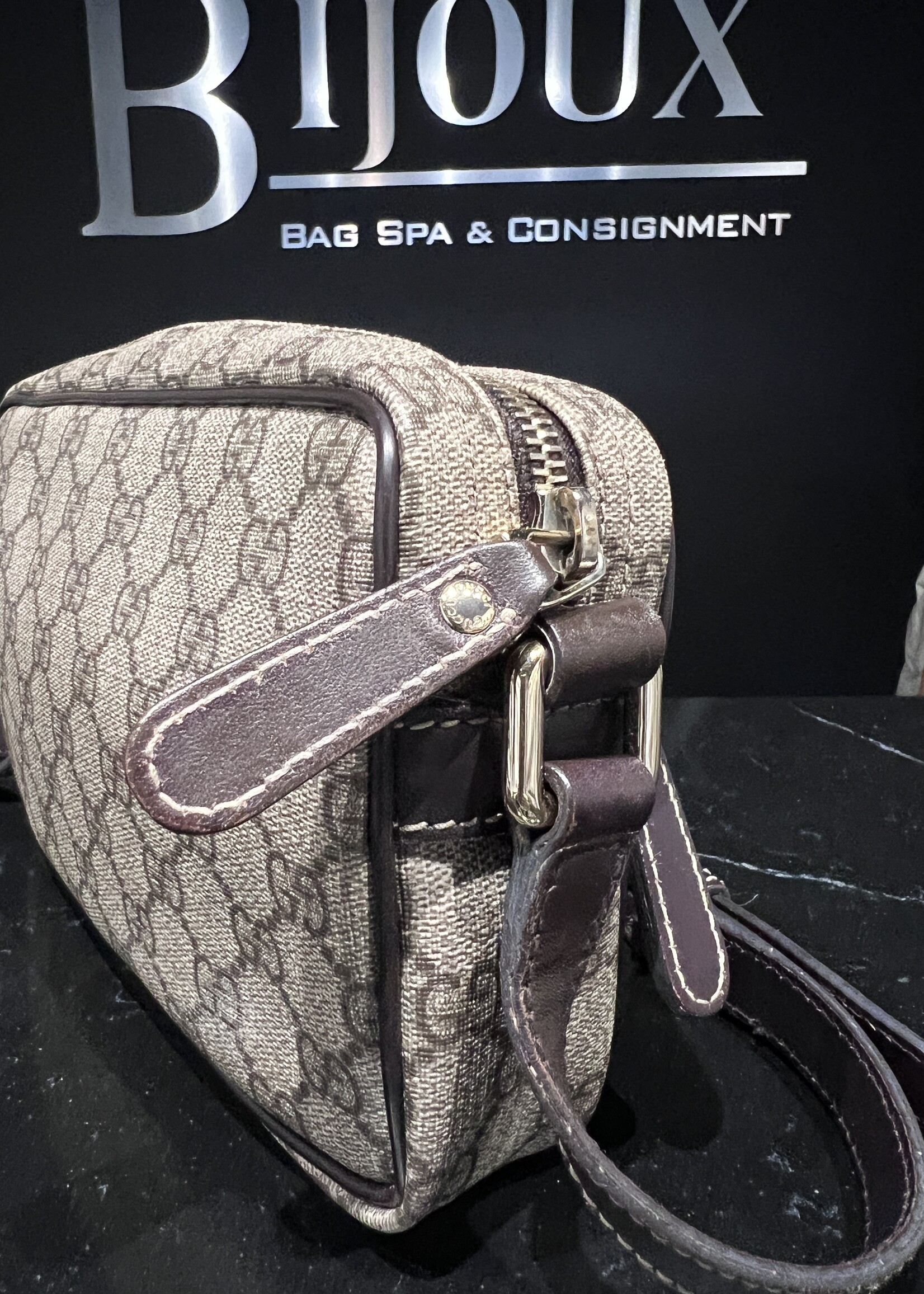 Gucci SOLD - Gucci Supreme Camera Bag