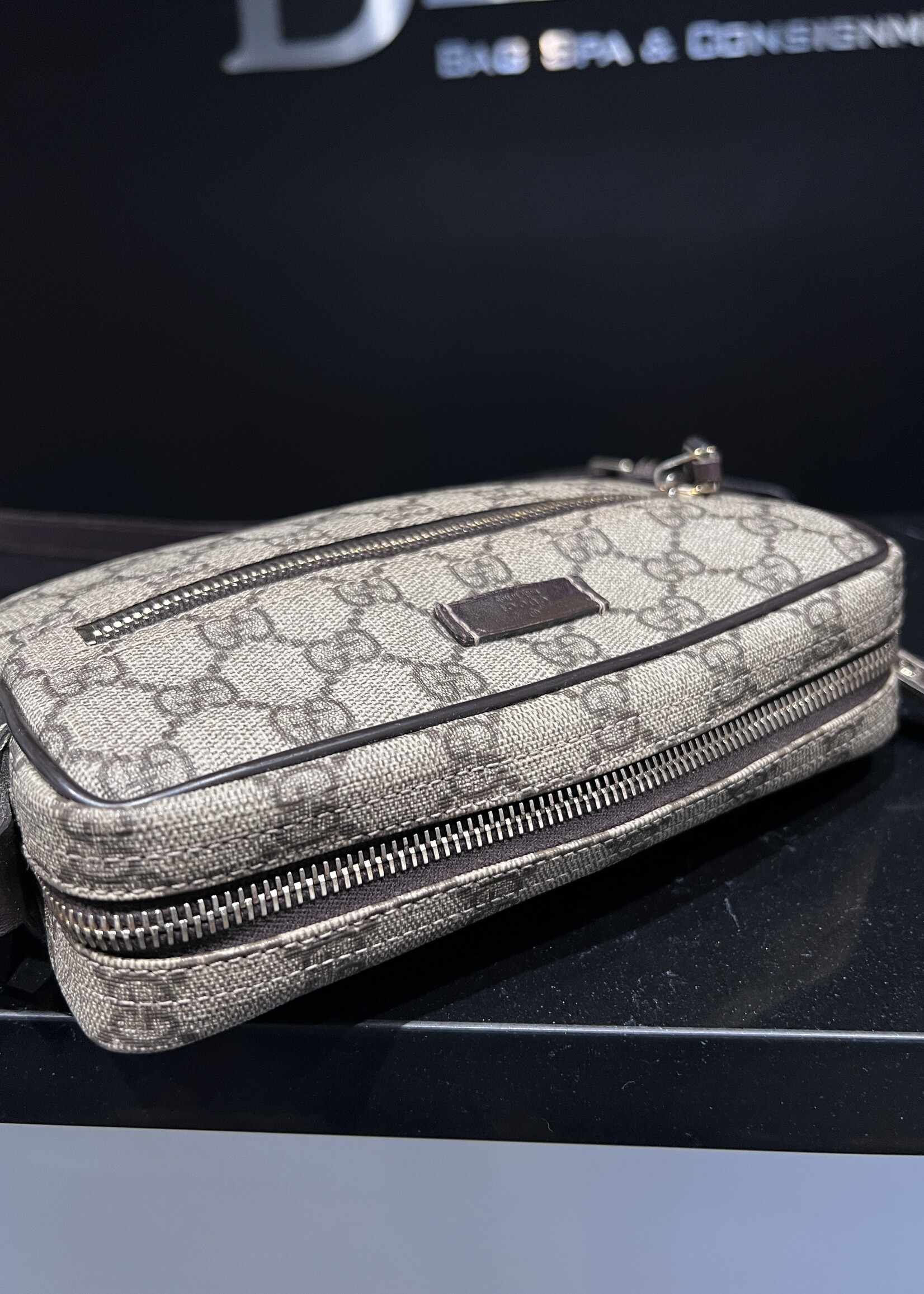 Gucci SOLD - Gucci Supreme Camera Bag