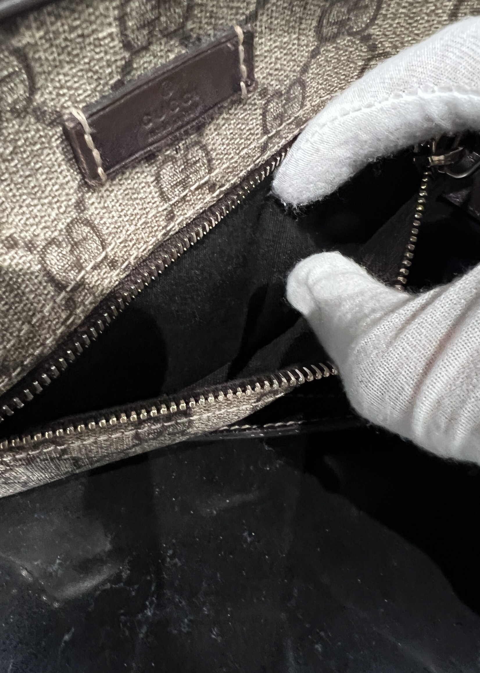 Gucci SOLD - Gucci Supreme Camera Bag