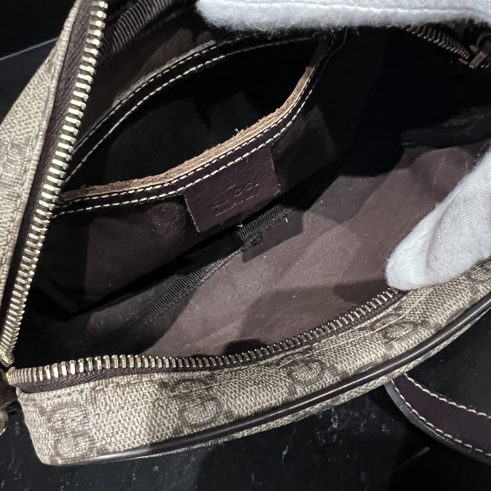 Gucci SOLD - Gucci Supreme Camera Bag