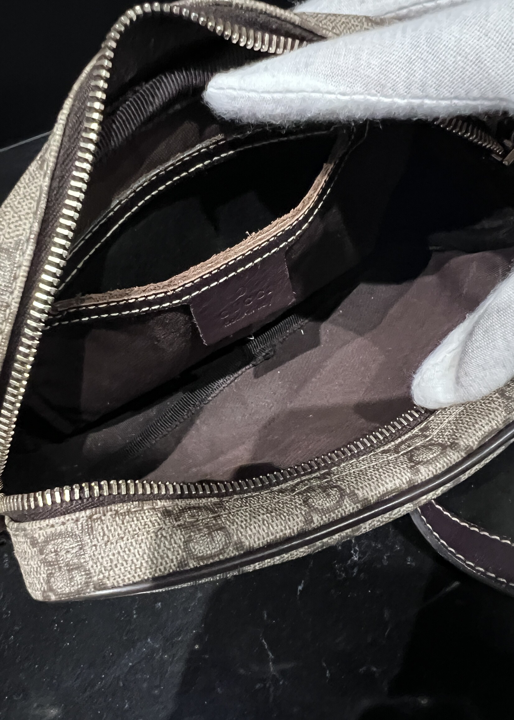 Gucci SOLD - Gucci Supreme Camera Bag