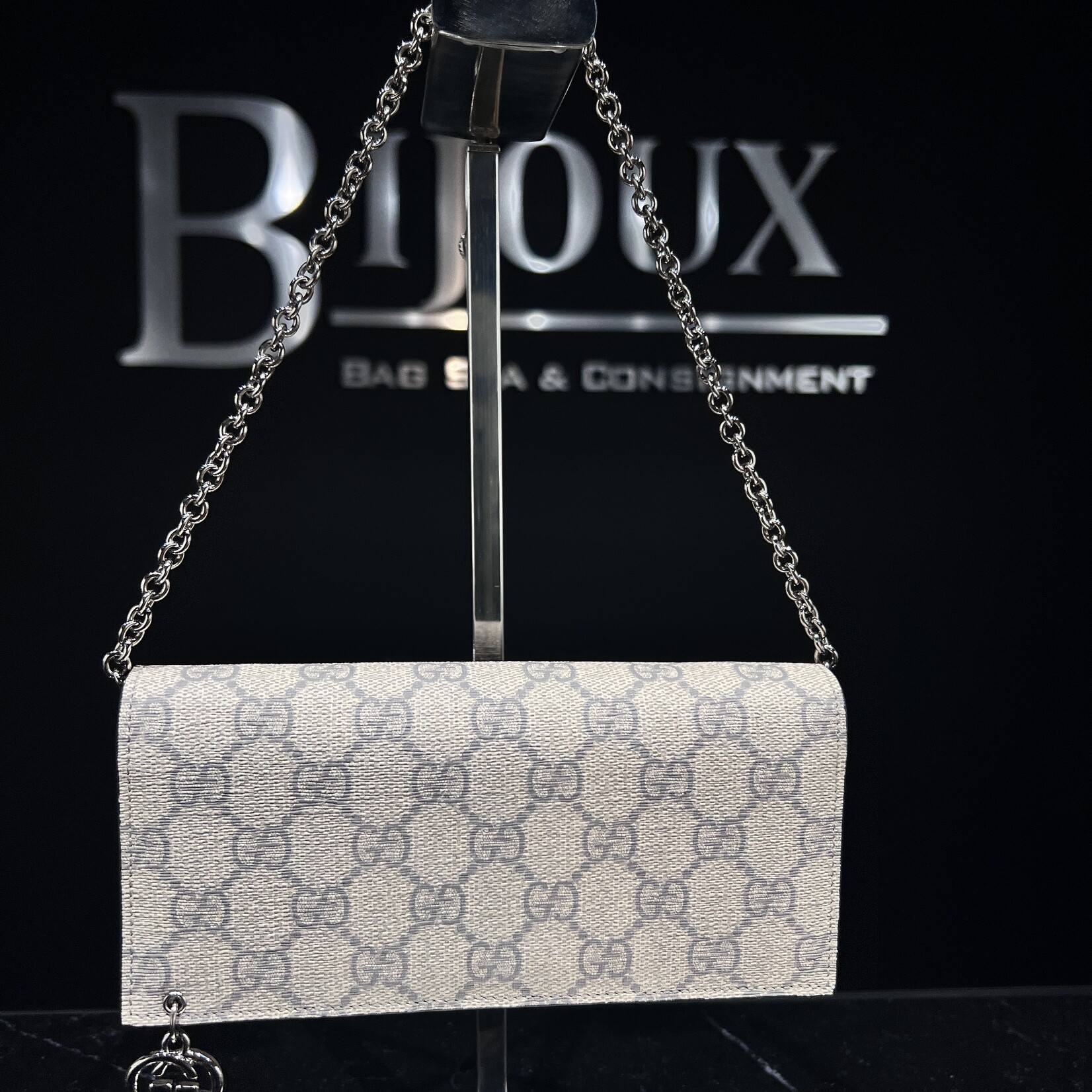 Gucci SOLD - Gucci Pierce GG Supreme Wallet On Chain