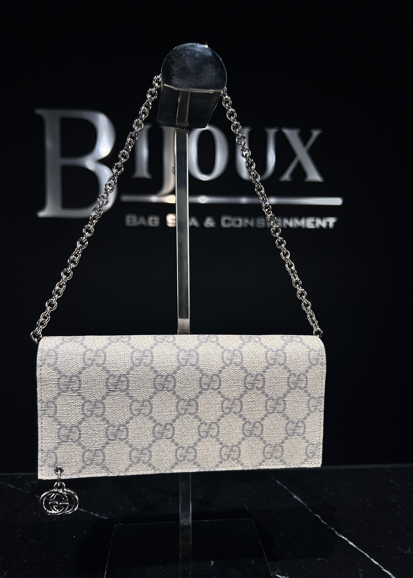 Gucci SOLD - Gucci Pierce GG Supreme Wallet On Chain