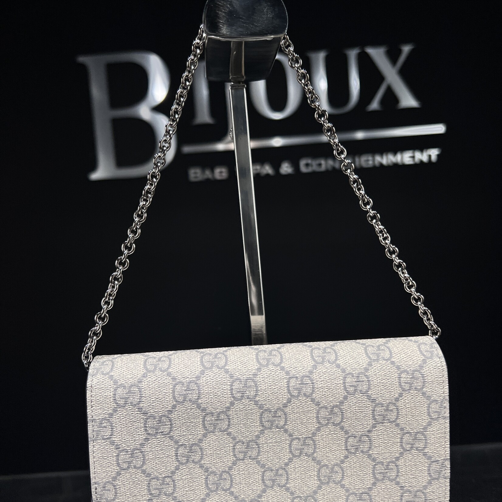 Gucci SOLD - Gucci Pierce GG Supreme Wallet On Chain