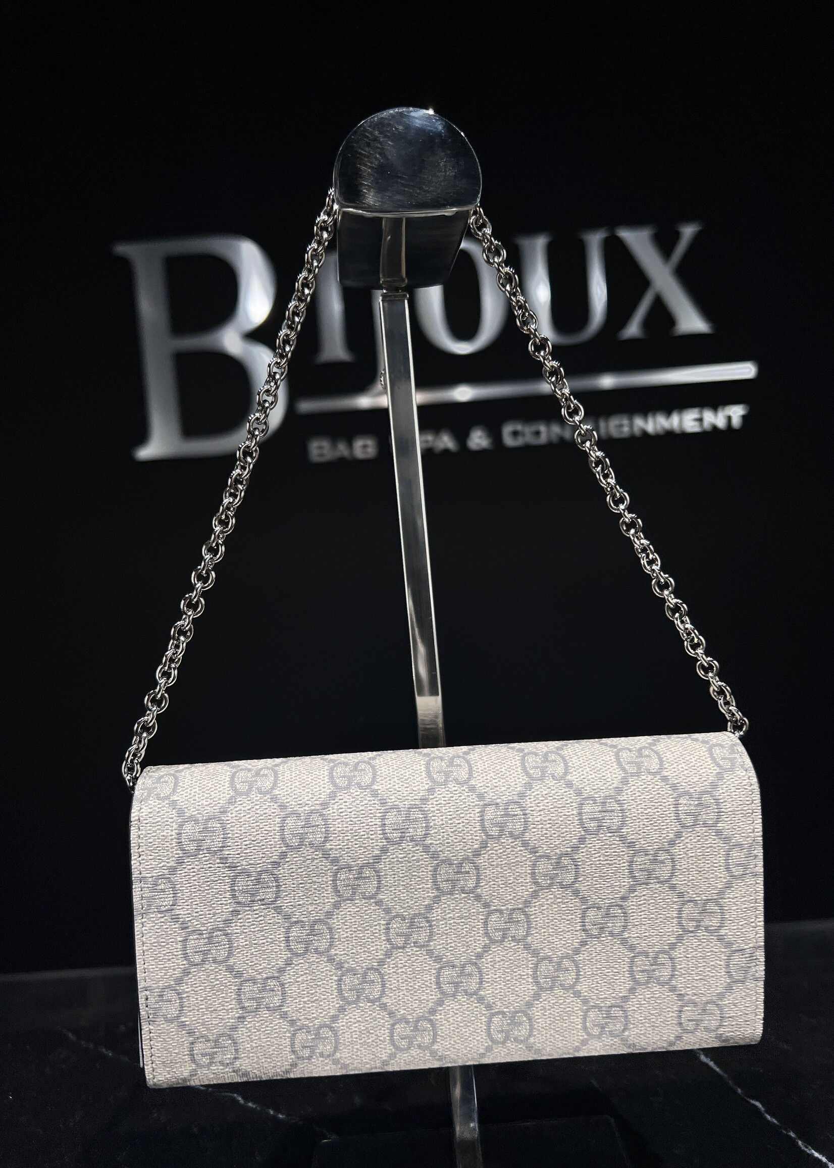 Gucci SOLD - Gucci Pierce GG Supreme Wallet On Chain