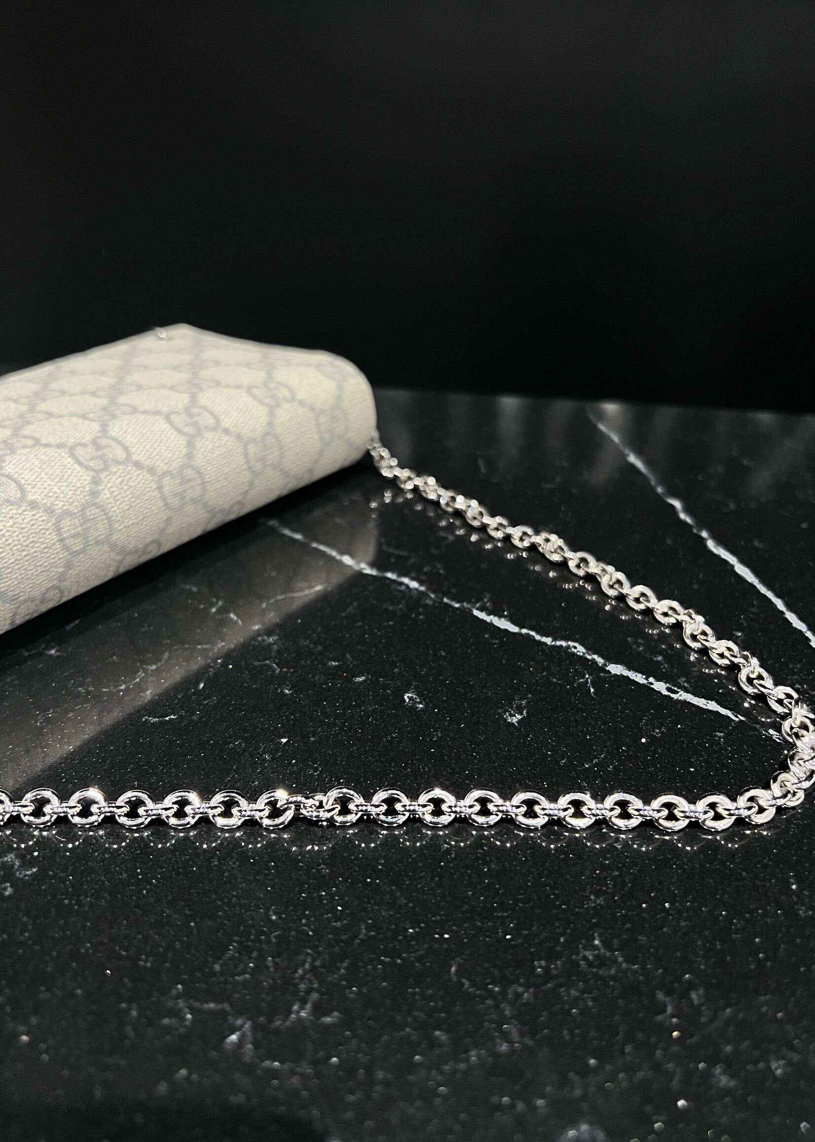 Gucci SOLD - Gucci Pierce GG Supreme Wallet On Chain