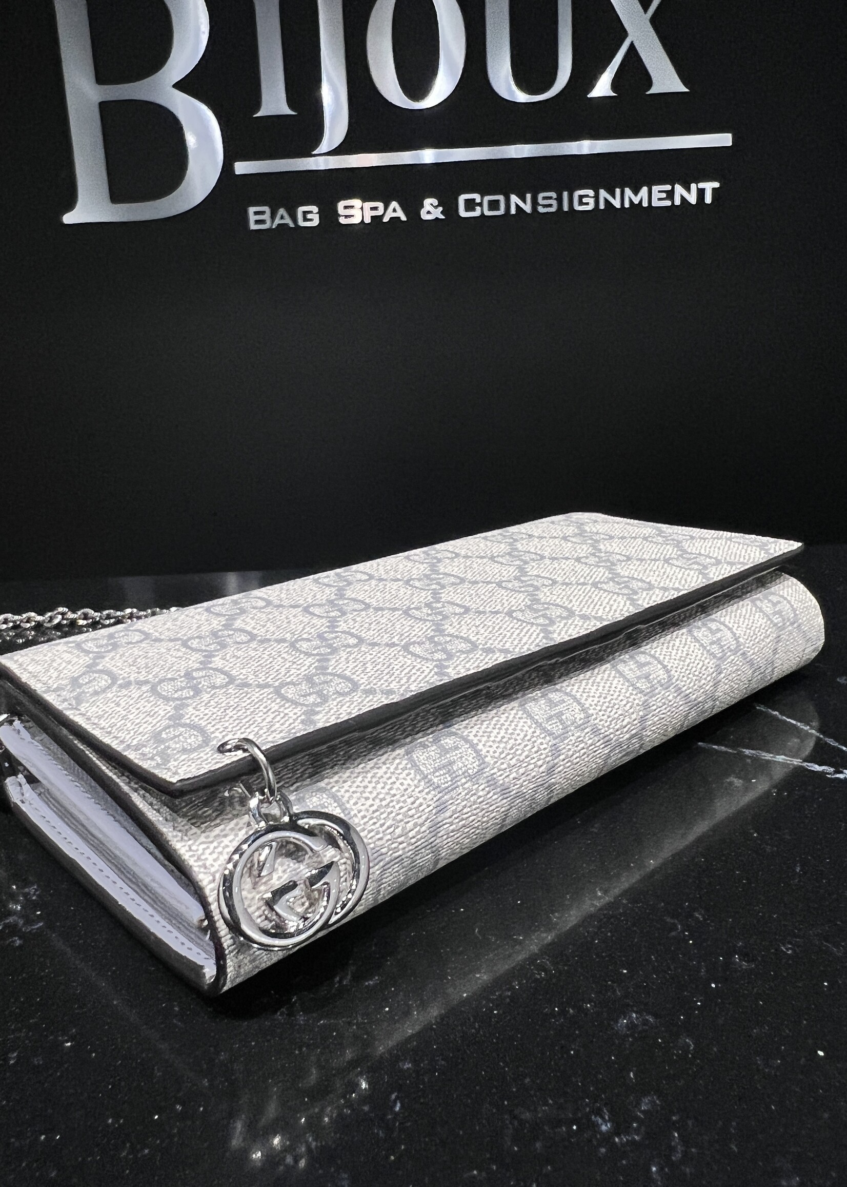 Gucci SOLD - Gucci Pierce GG Supreme Wallet On Chain
