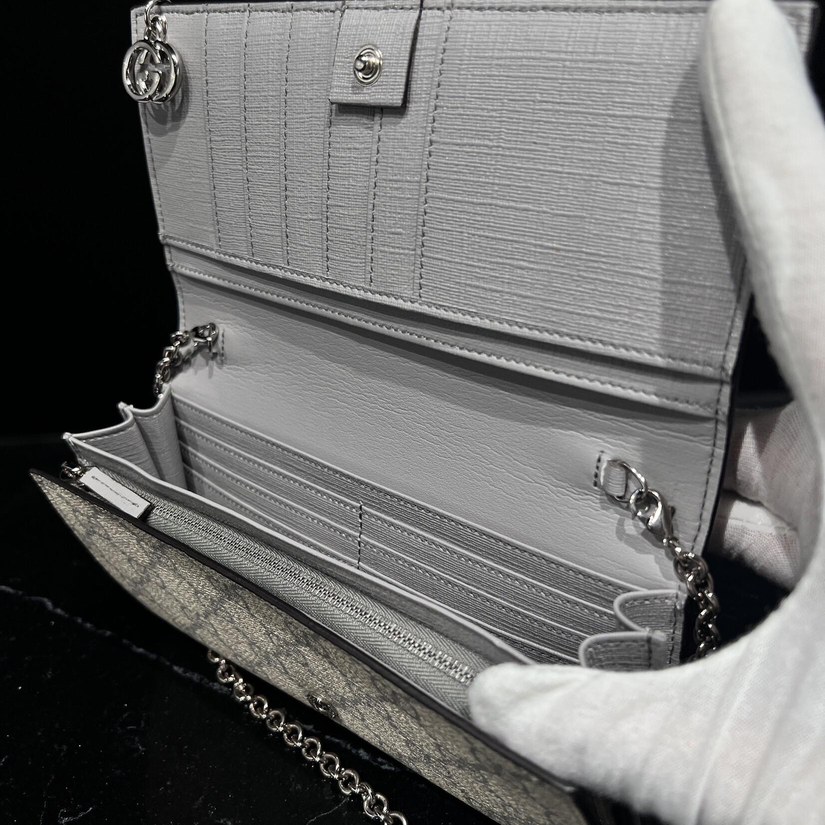 Gucci SOLD - Gucci Pierce GG Supreme Wallet On Chain