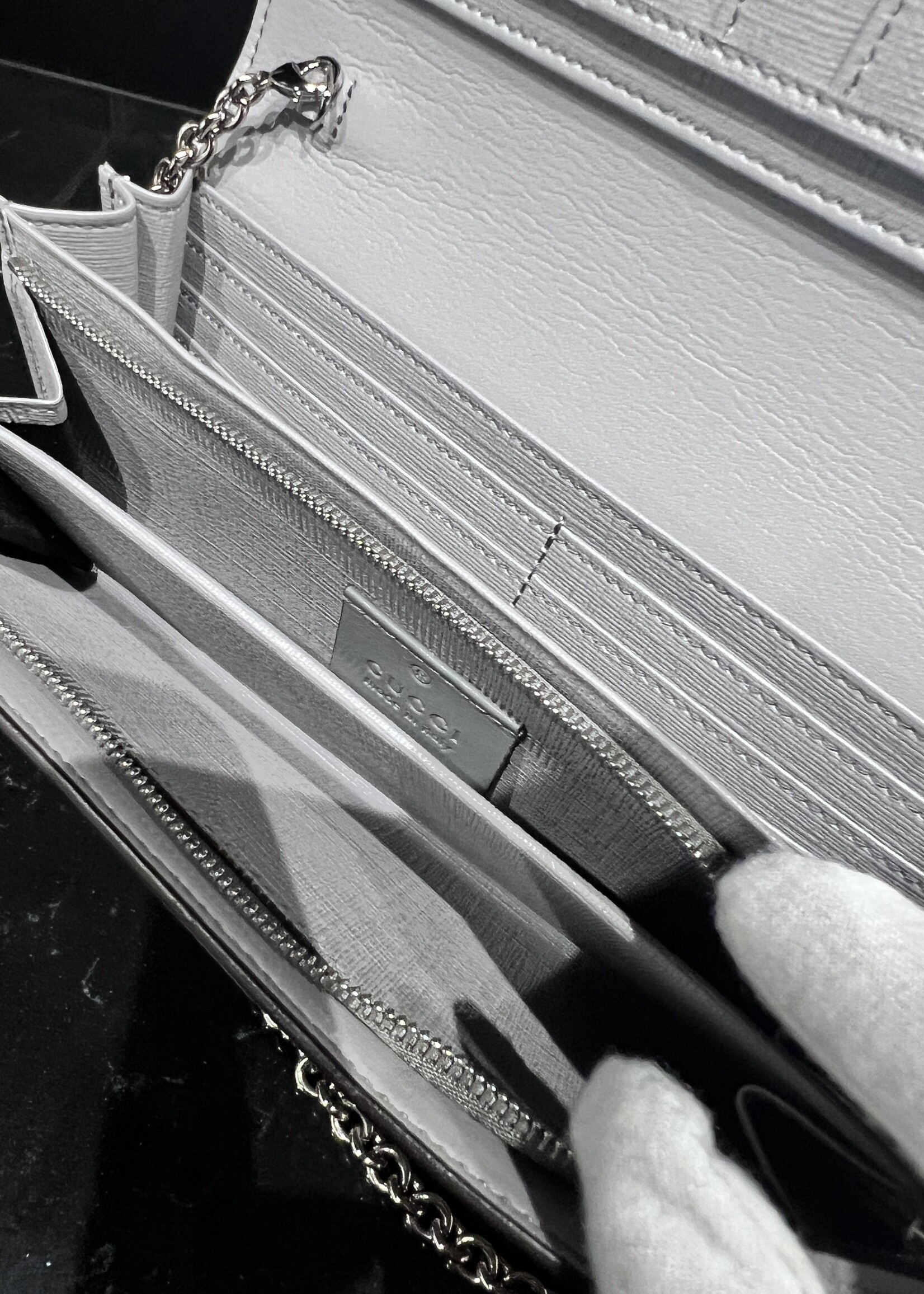 Gucci SOLD - Gucci Pierce GG Supreme Wallet On Chain