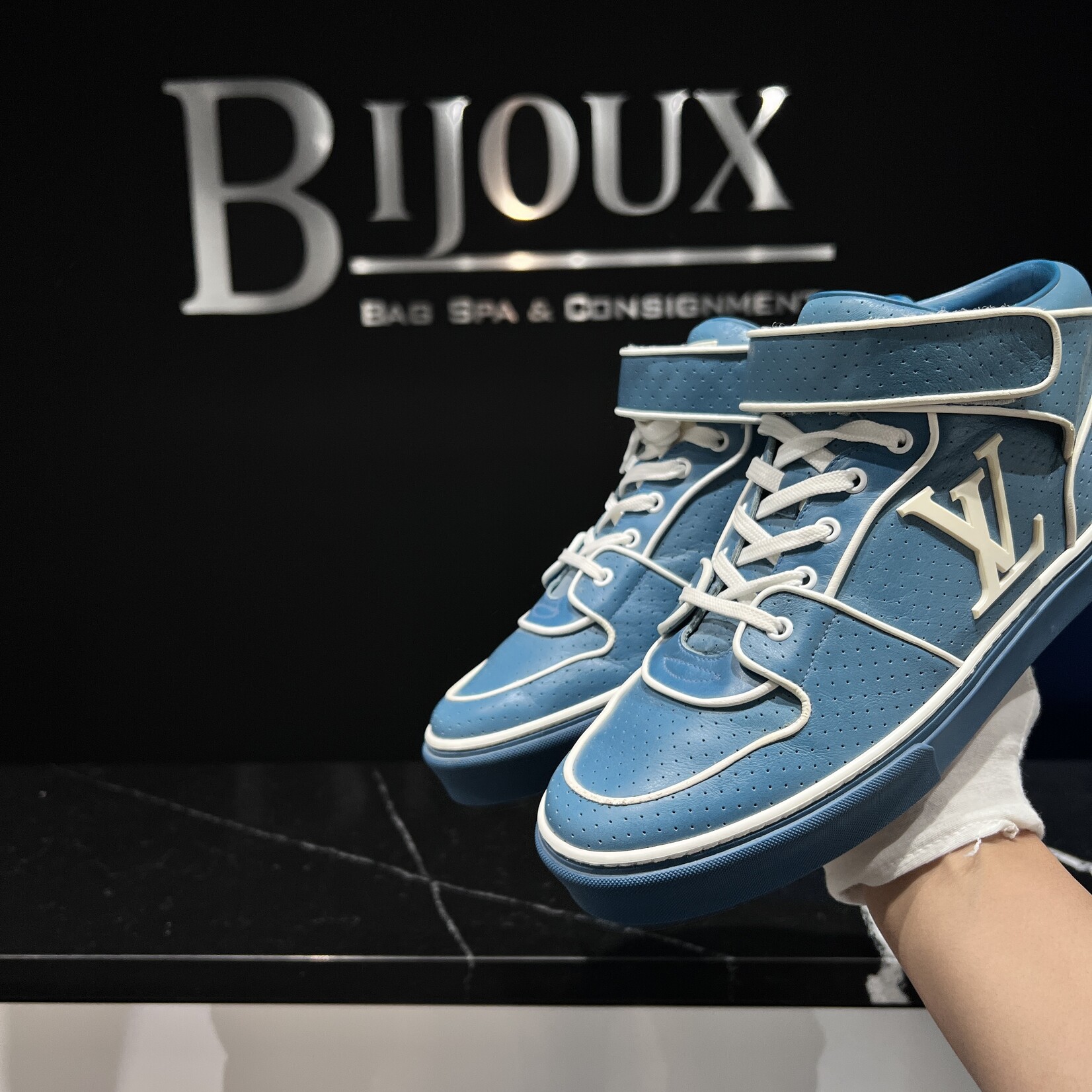 Louis Vuitton Louis Vuitton Acapulco Sneaker 8.5