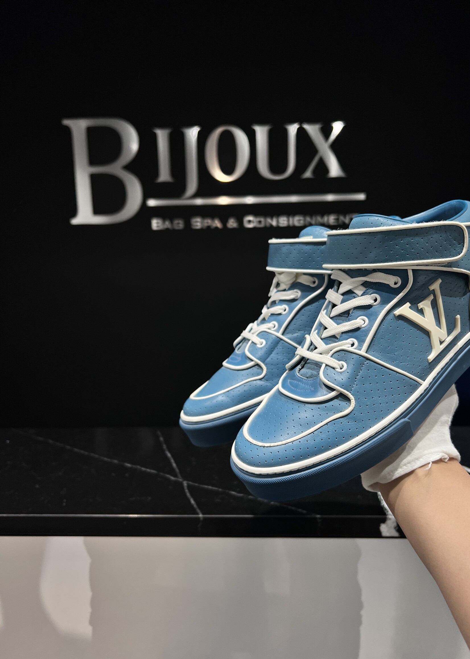 Louis Vuitton Louis Vuitton Acapulco Sneaker 8.5