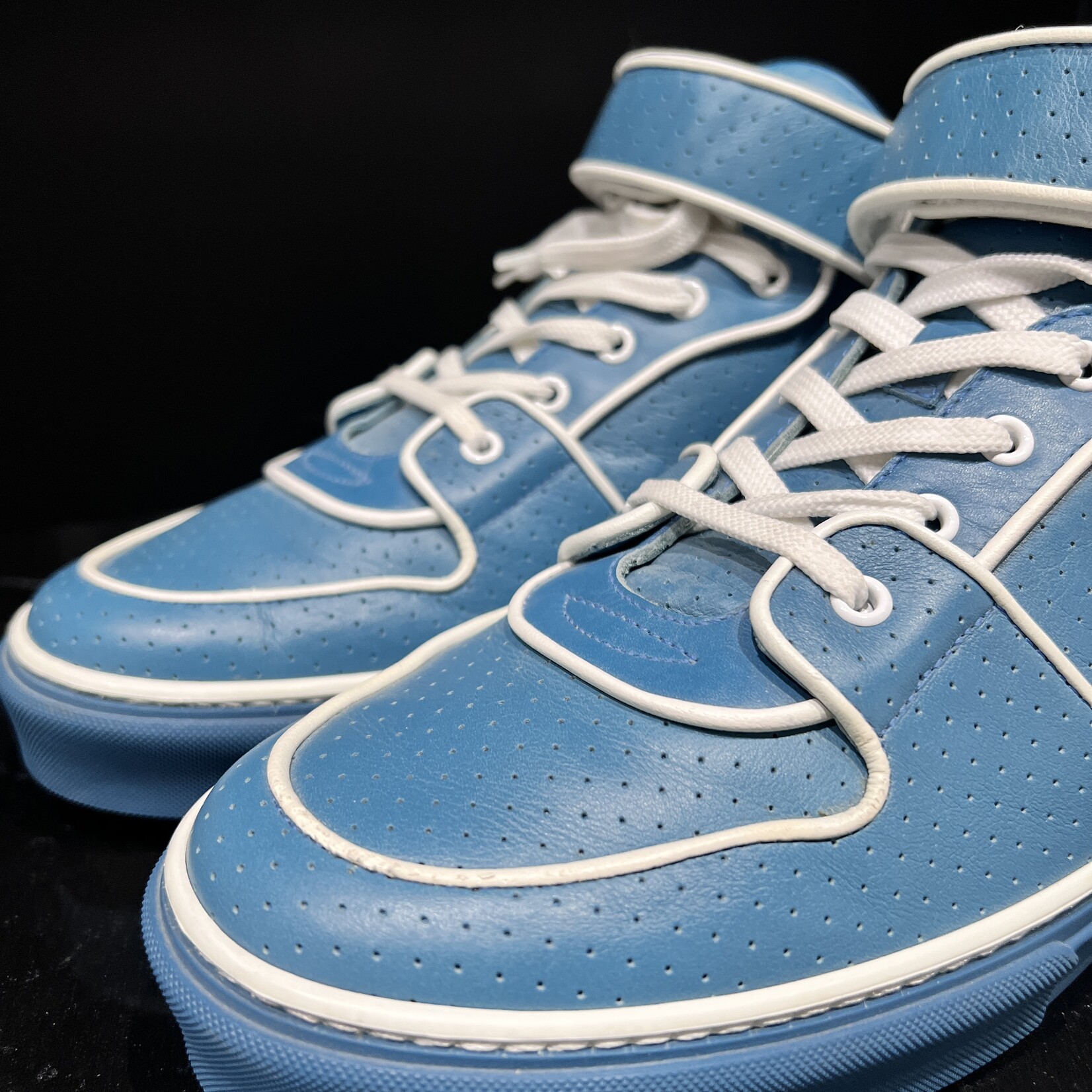 Louis Vuitton Louis Vuitton Acapulco Sneaker 8.5