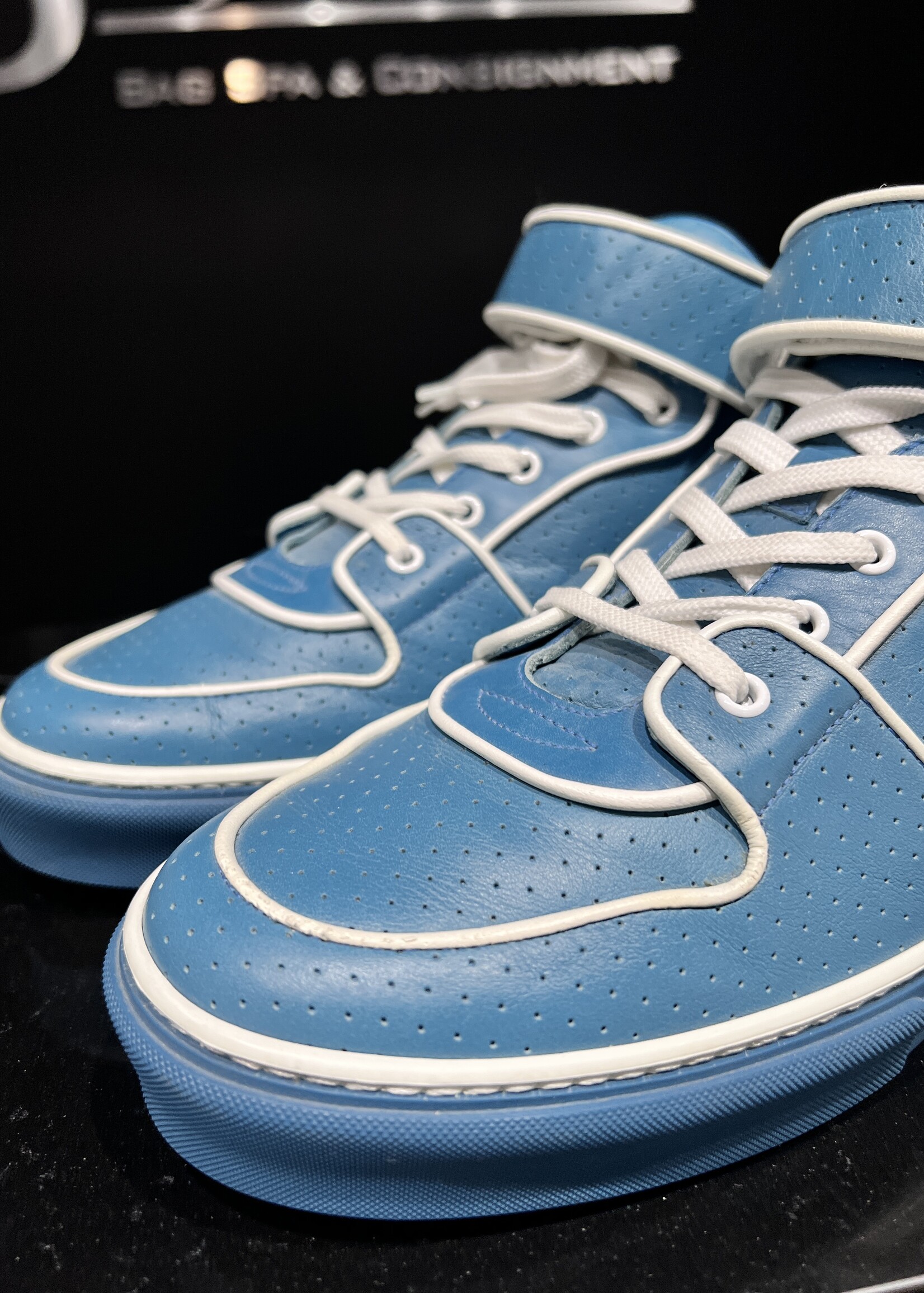 Louis Vuitton Louis Vuitton Acapulco Sneaker 8.5