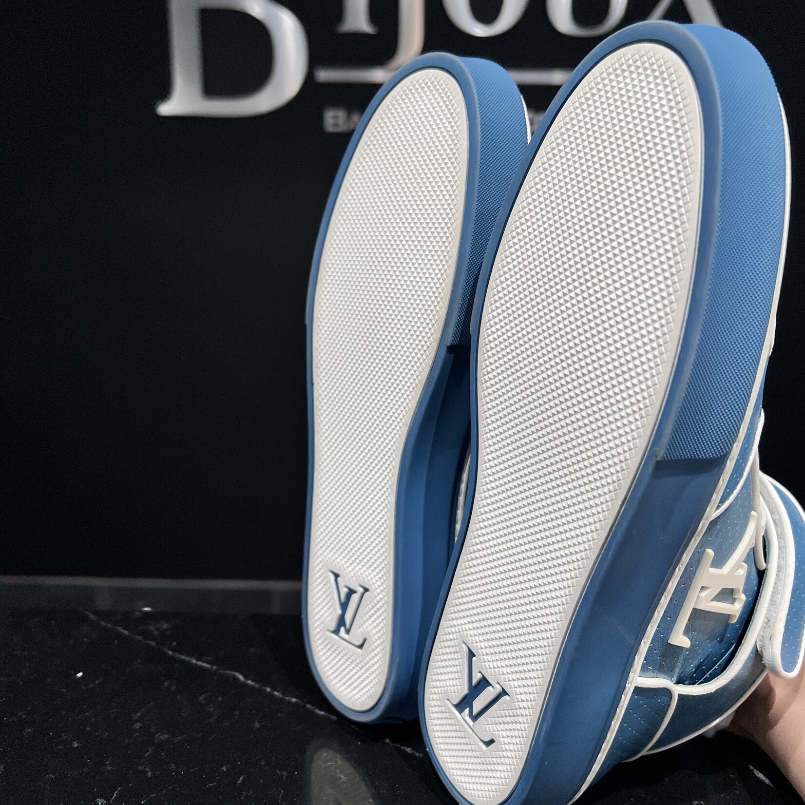 Louis Vuitton Louis Vuitton Acapulco Sneaker 8.5