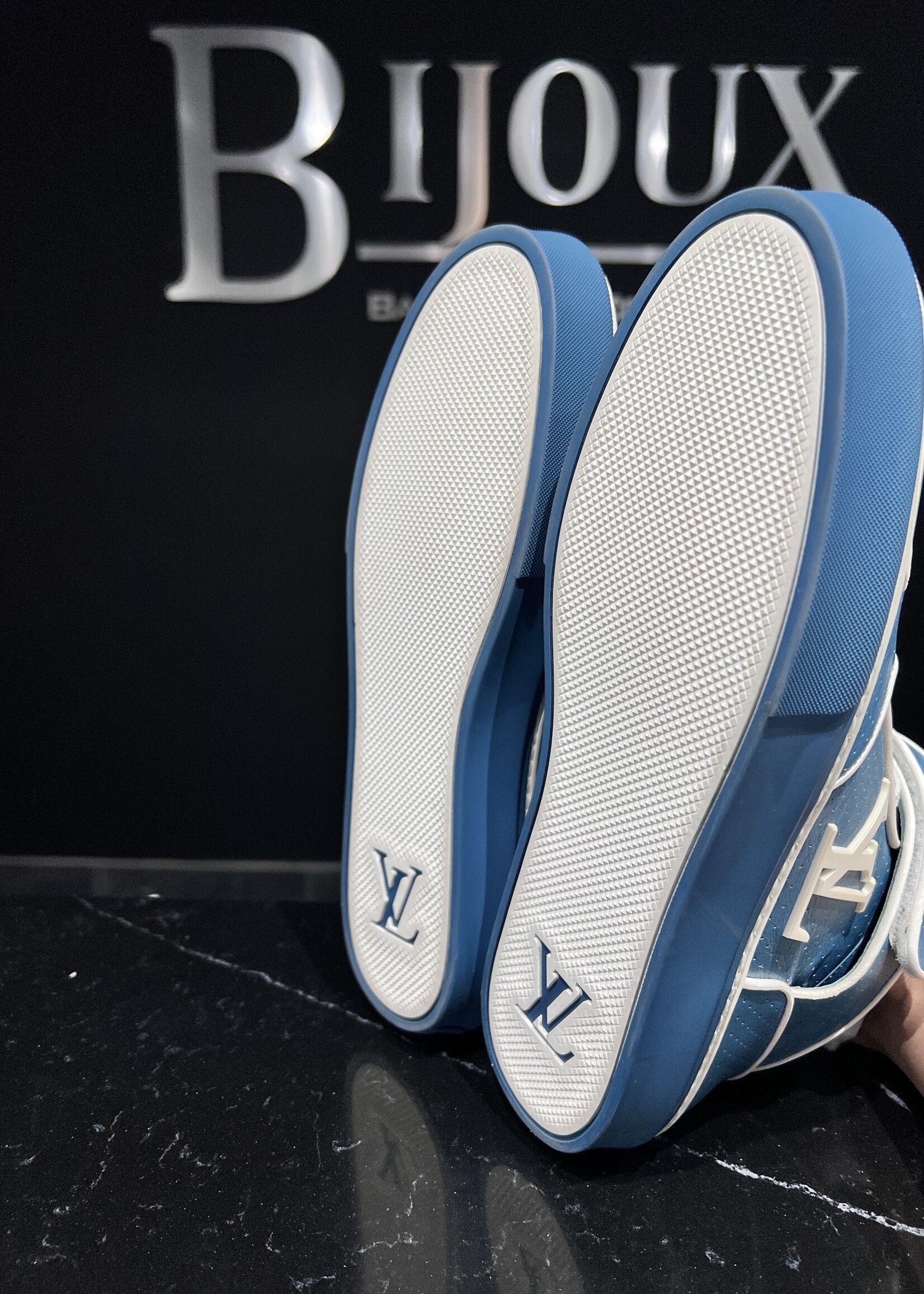 Louis Vuitton Louis Vuitton Acapulco Sneaker 8.5