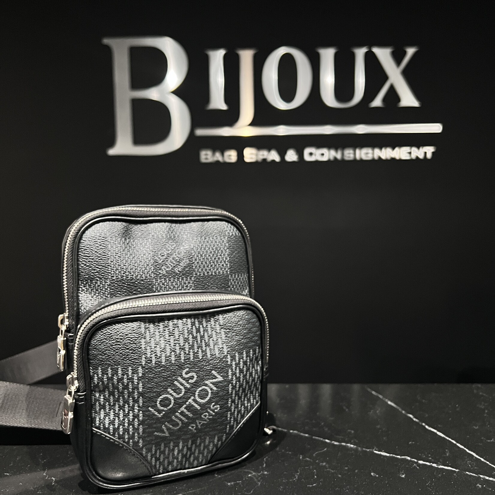 Louis Vuitton SOLD - Louis Vuitton Messenger Damier Graphite