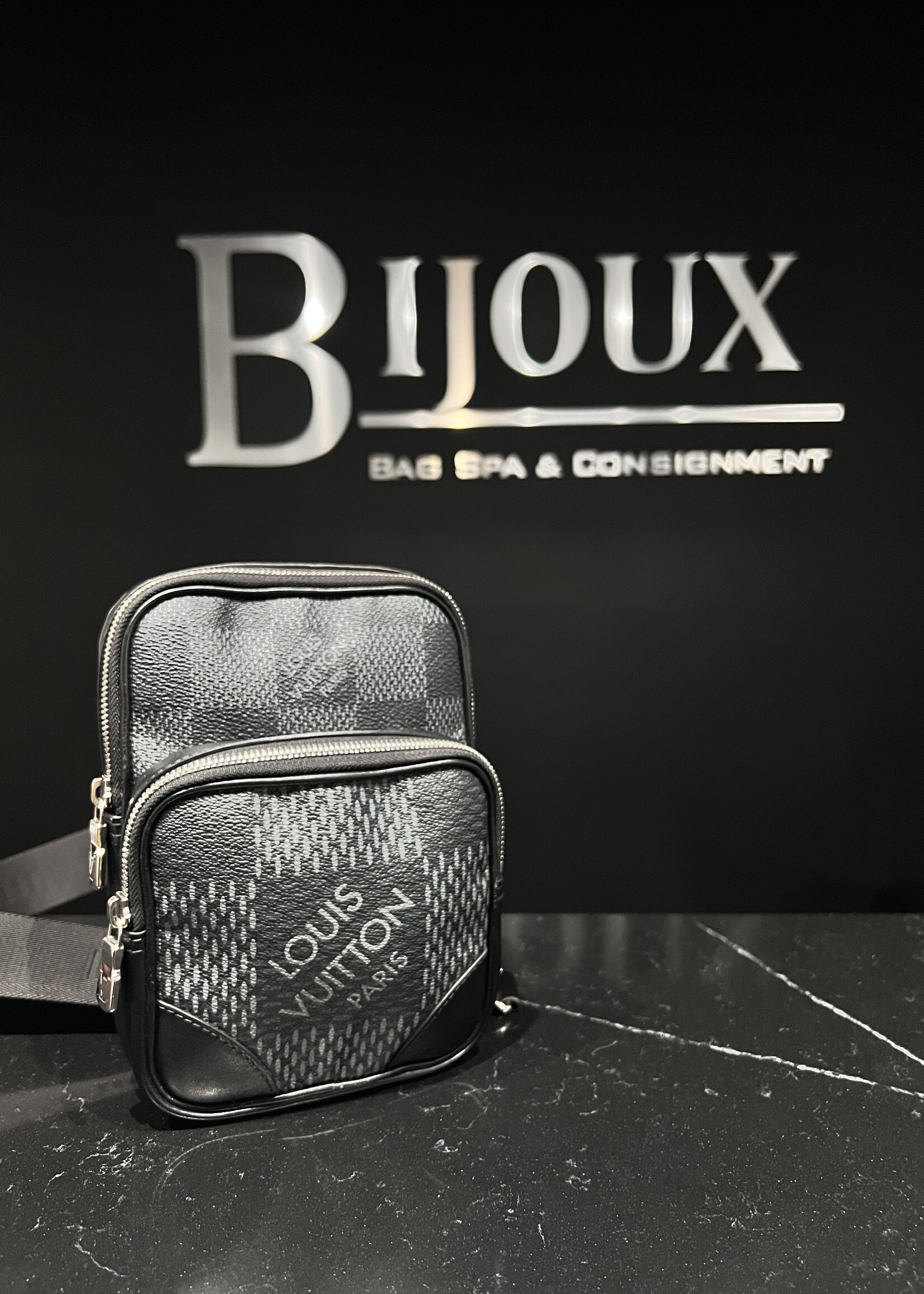 Louis Vuitton SOLD - Louis Vuitton Messenger Damier Graphite