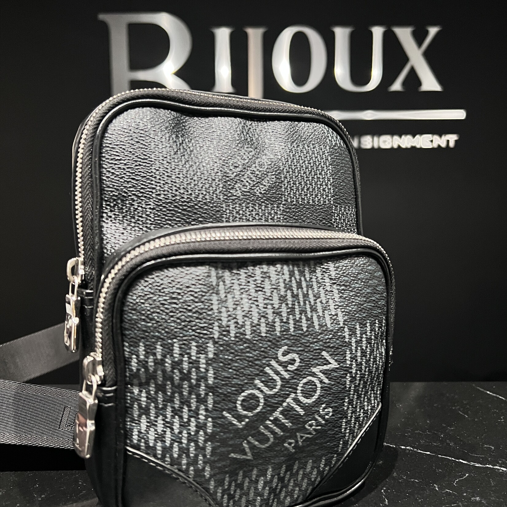 Louis Vuitton SOLD - Louis Vuitton Messenger Damier Graphite